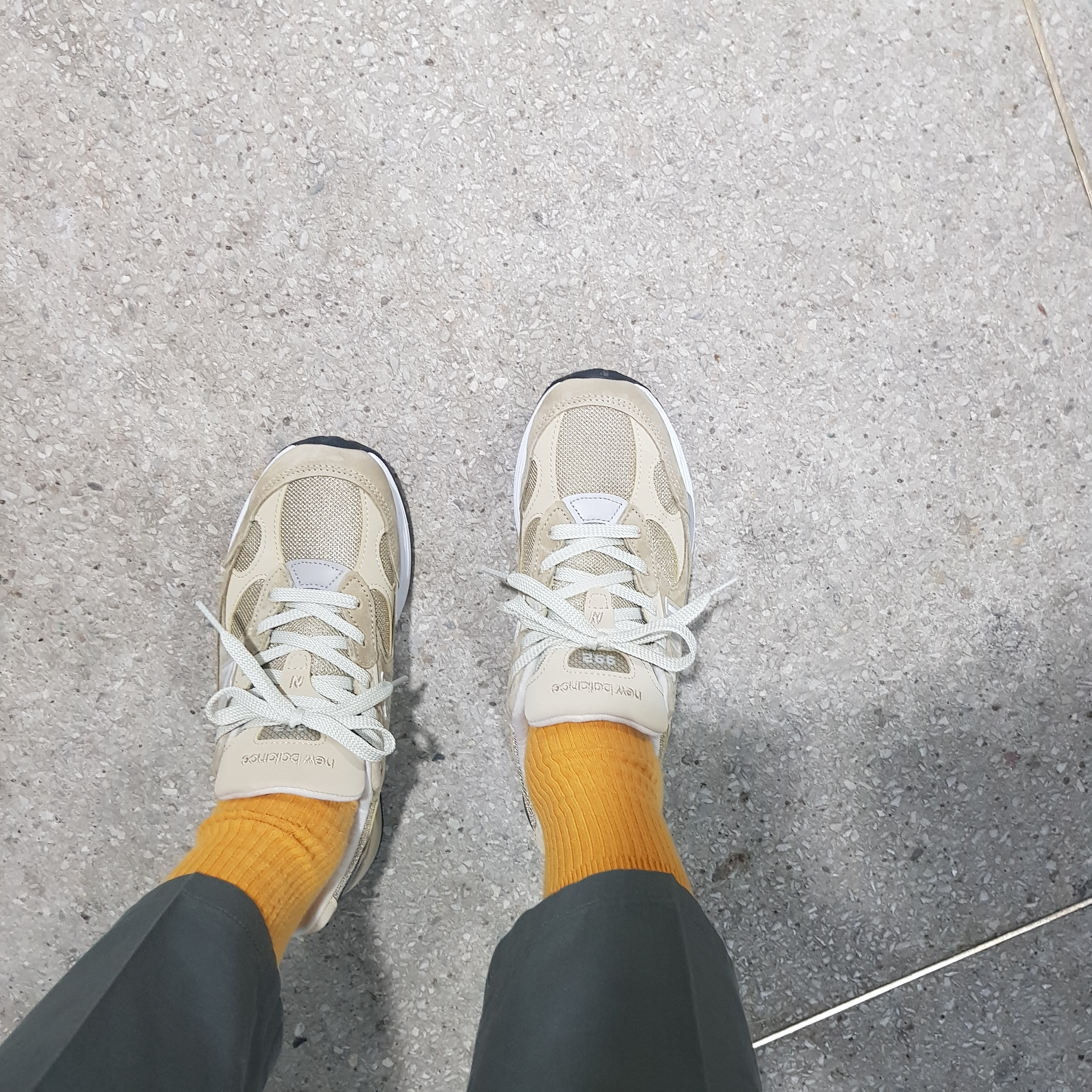 New Balance 992 Made in USA Tan 착용 스타일