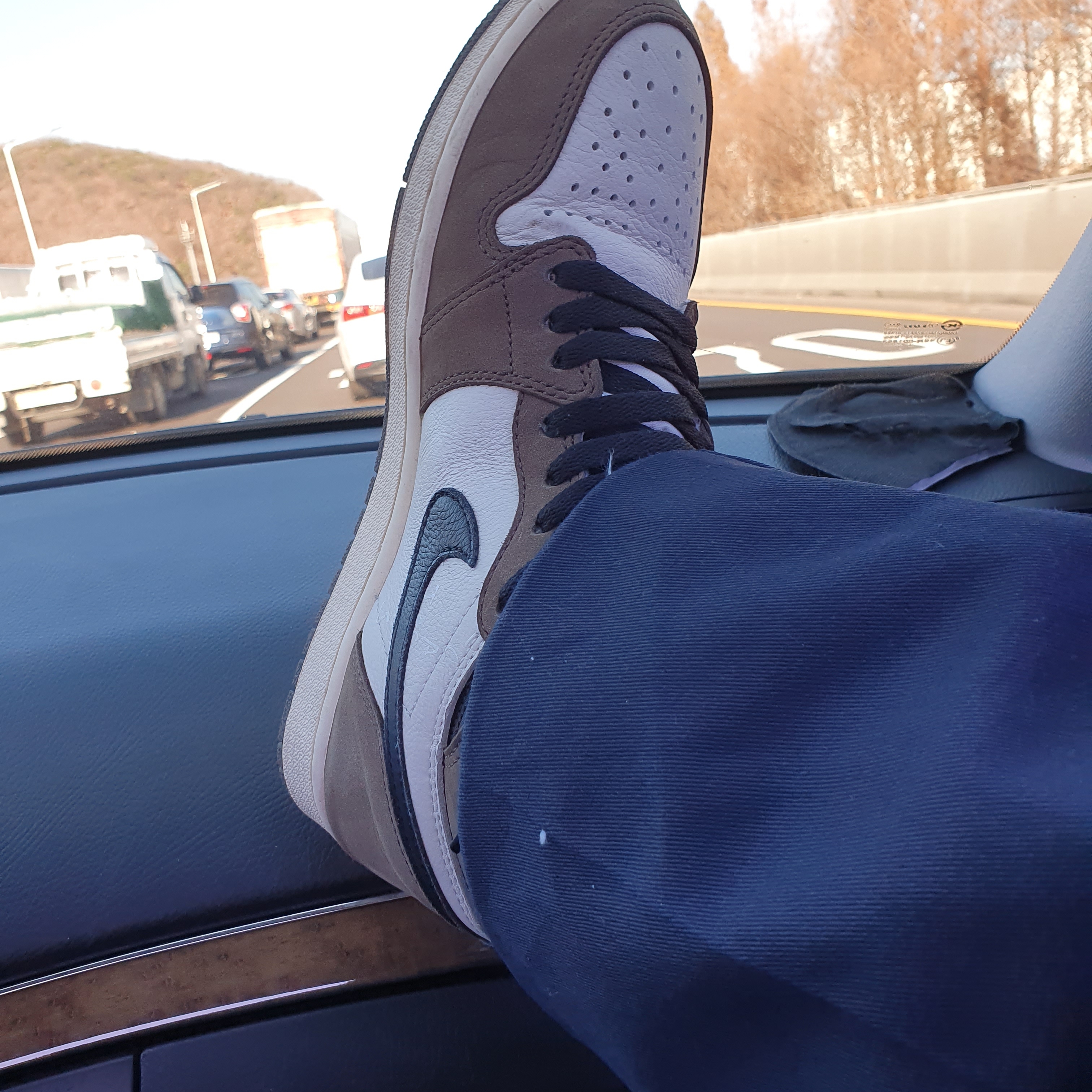 Jordan 1 x Travis Scott Retro High OG SP Mocha 착용 스타일
