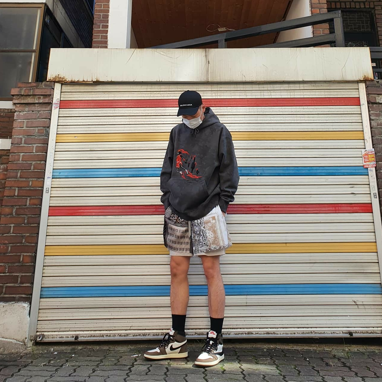 Jordan 1 x Travis Scott Retro High OG SP Mocha, Jordan x Travis Scott Washed Suede Hoodie Grey 착용 스타일 - 2