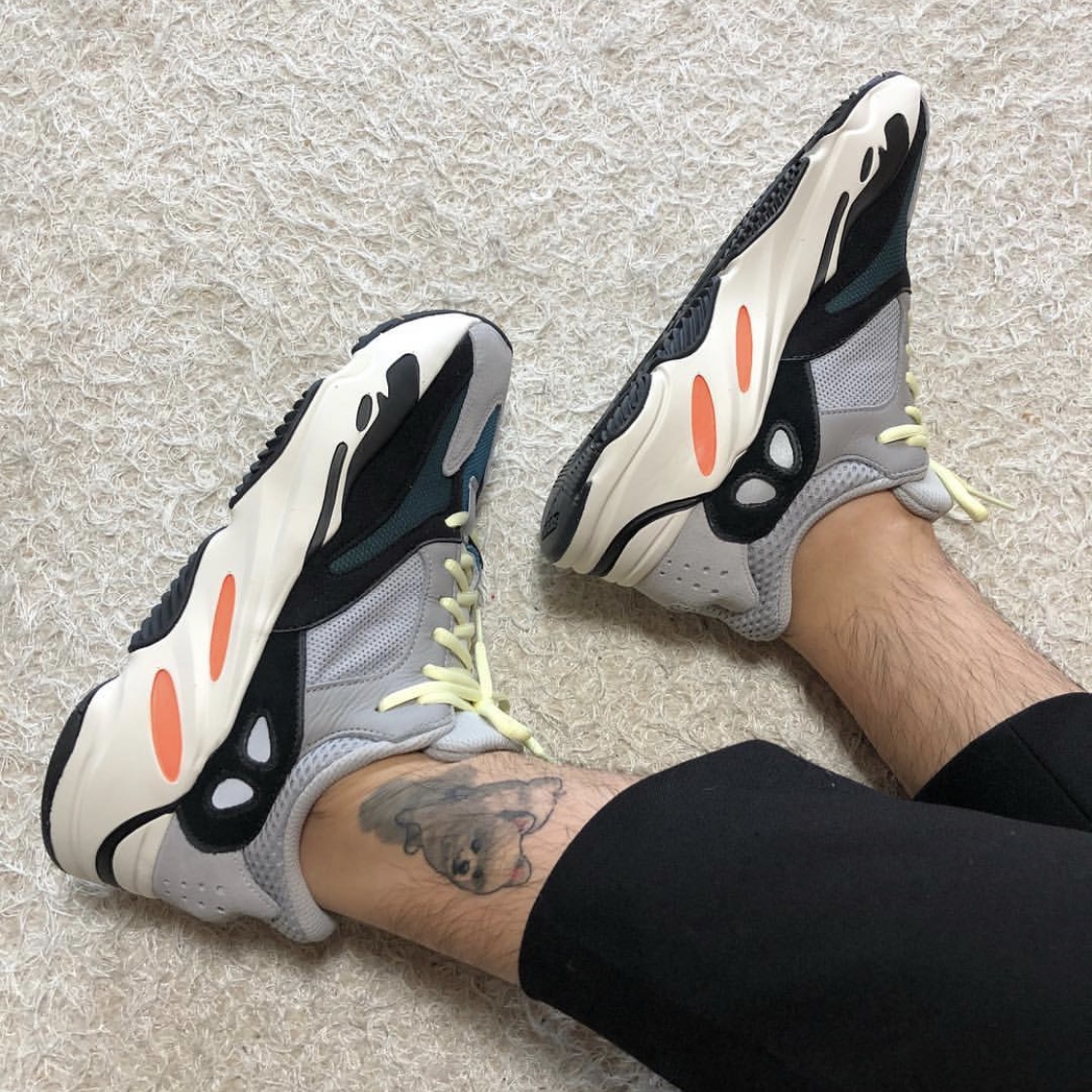 Adidas Yeezy Boost 700 Wave Runner Solid Grey 2017/2019 착용 스타일 - 1