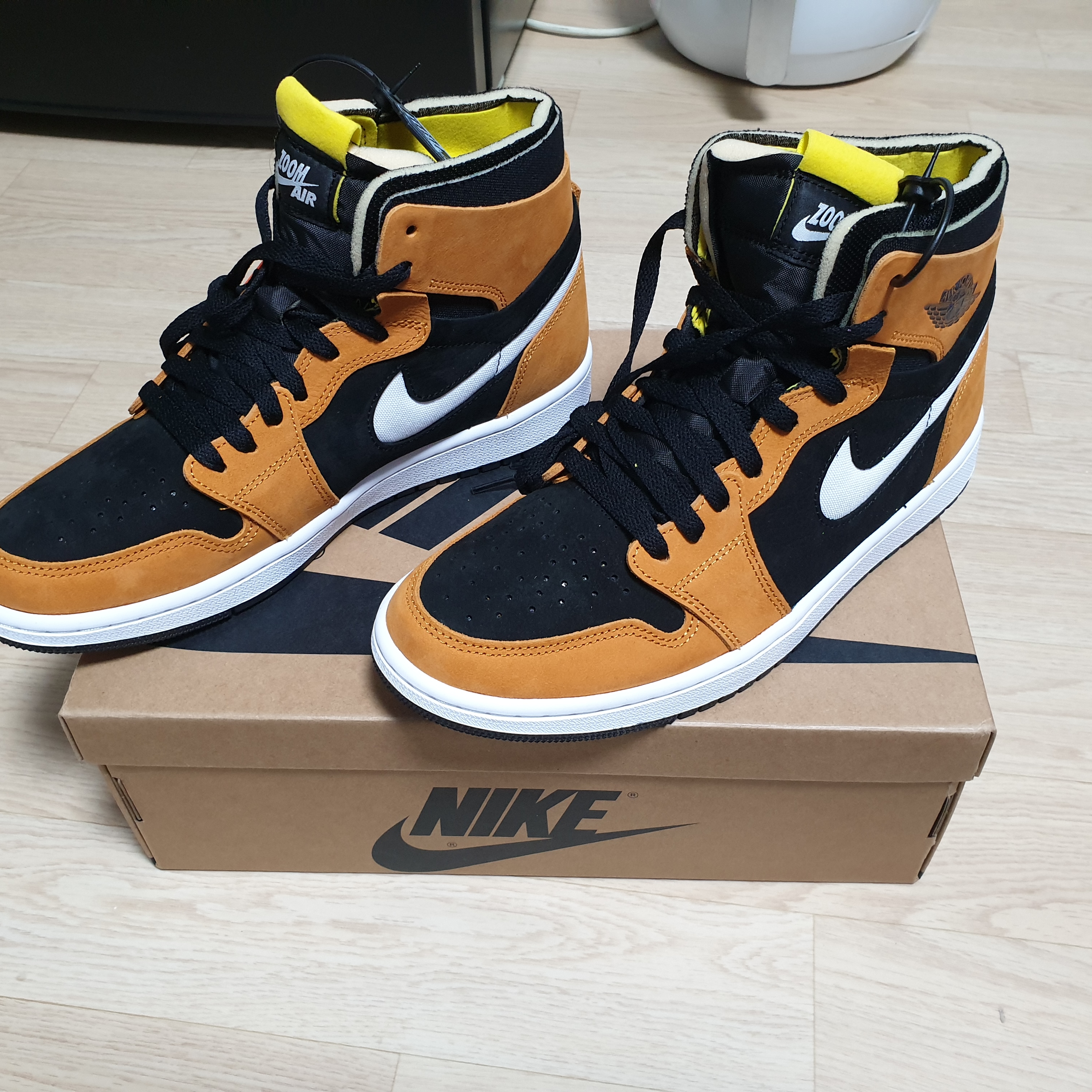 Jordan 1 Zoom Air CMFT Monarch Orange 착용 스타일 - 1