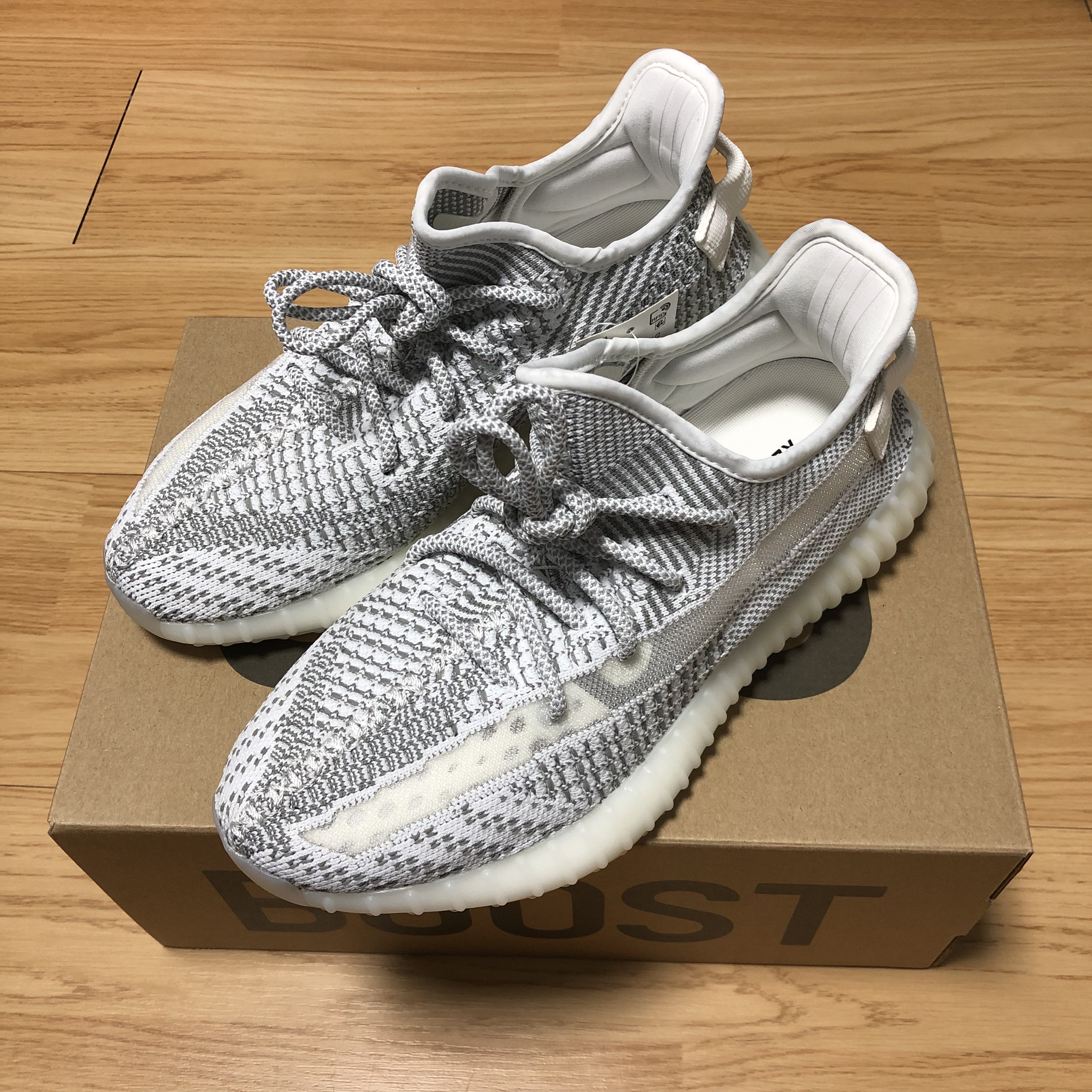 Adidas Yeezy Boost 350 V2 Static - Non-Reflective 2018 착용 스타일
