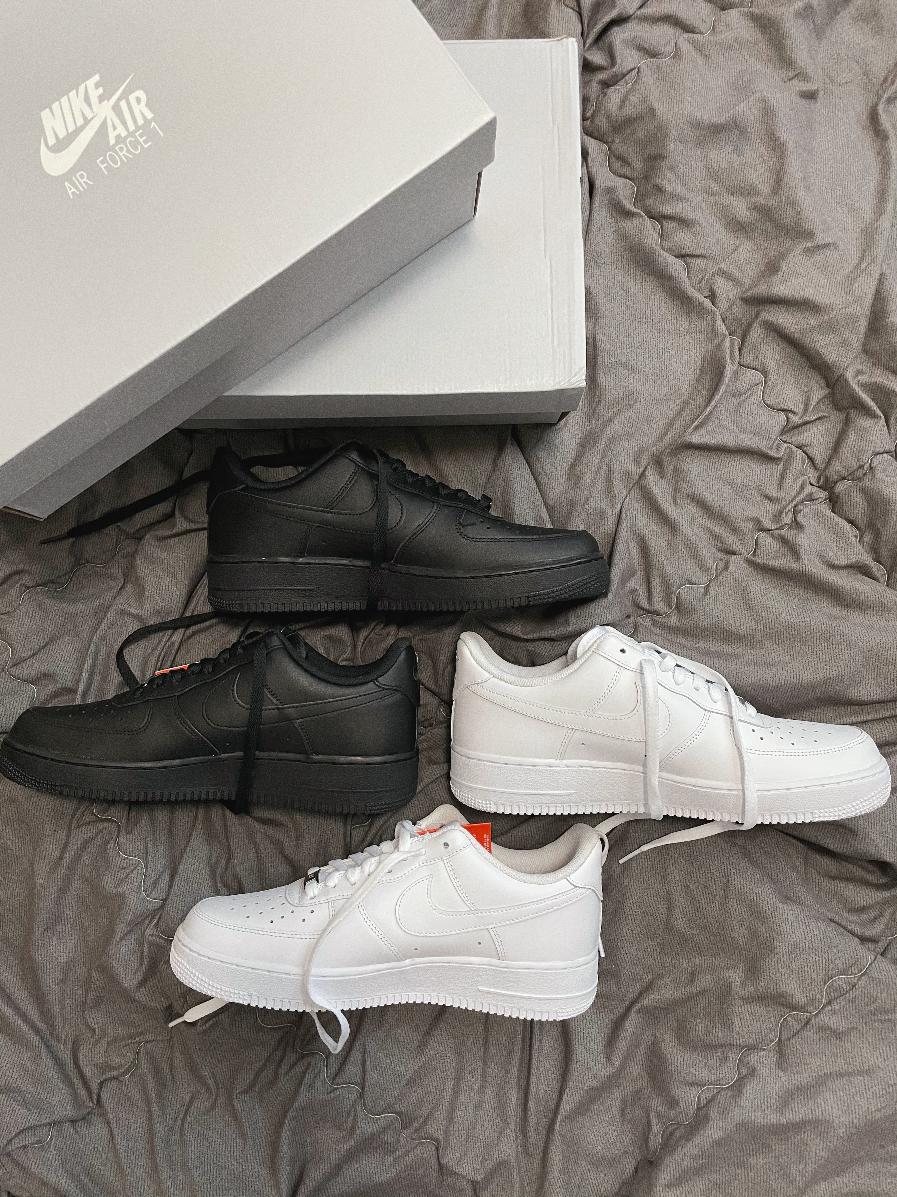 Nike Air Force 1 '07 Low White, Nike Air Force 1 '07 Low Triple Black 착용 스타일 - 1