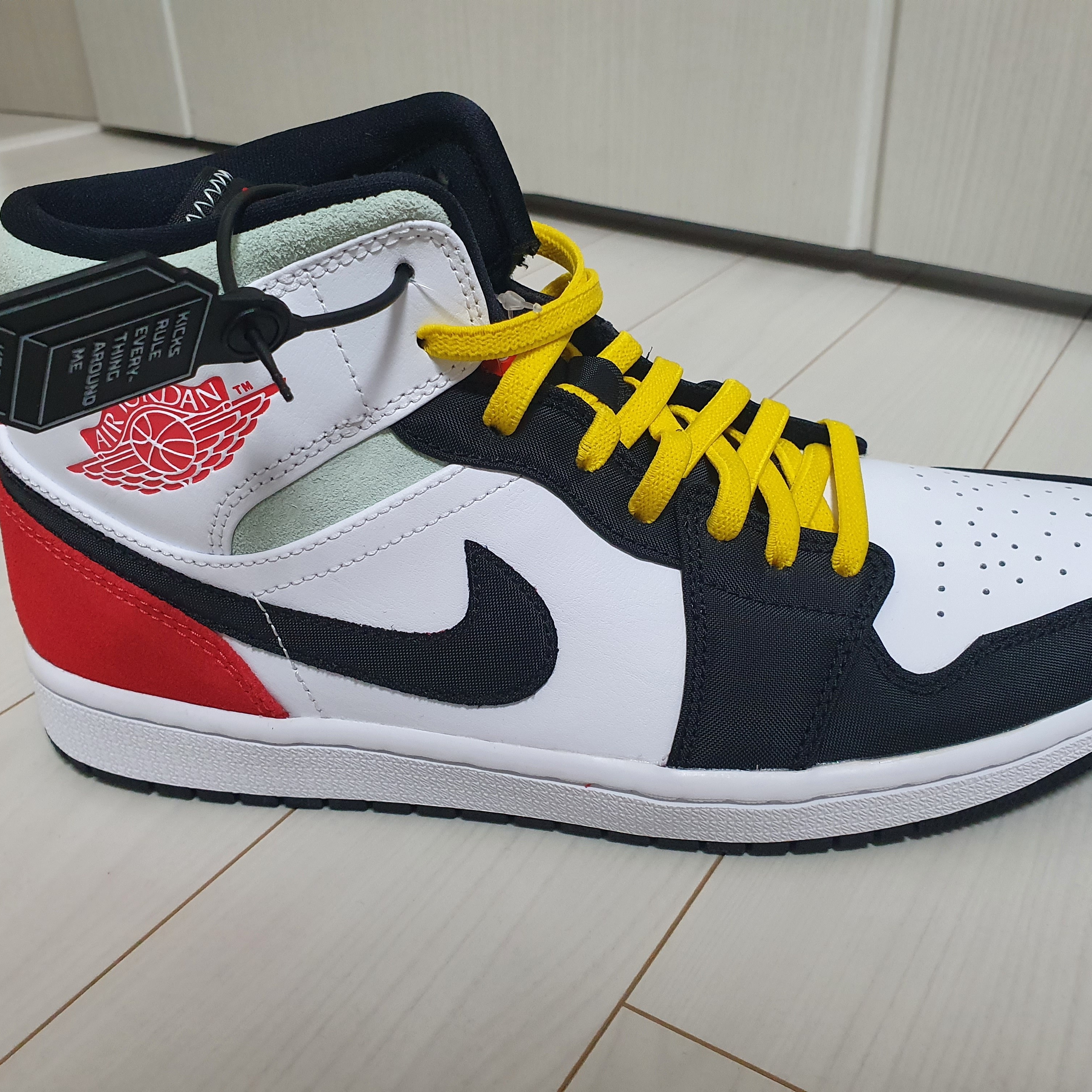 Jordan 1 Mid SE Track Red 착용 스타일 - 2