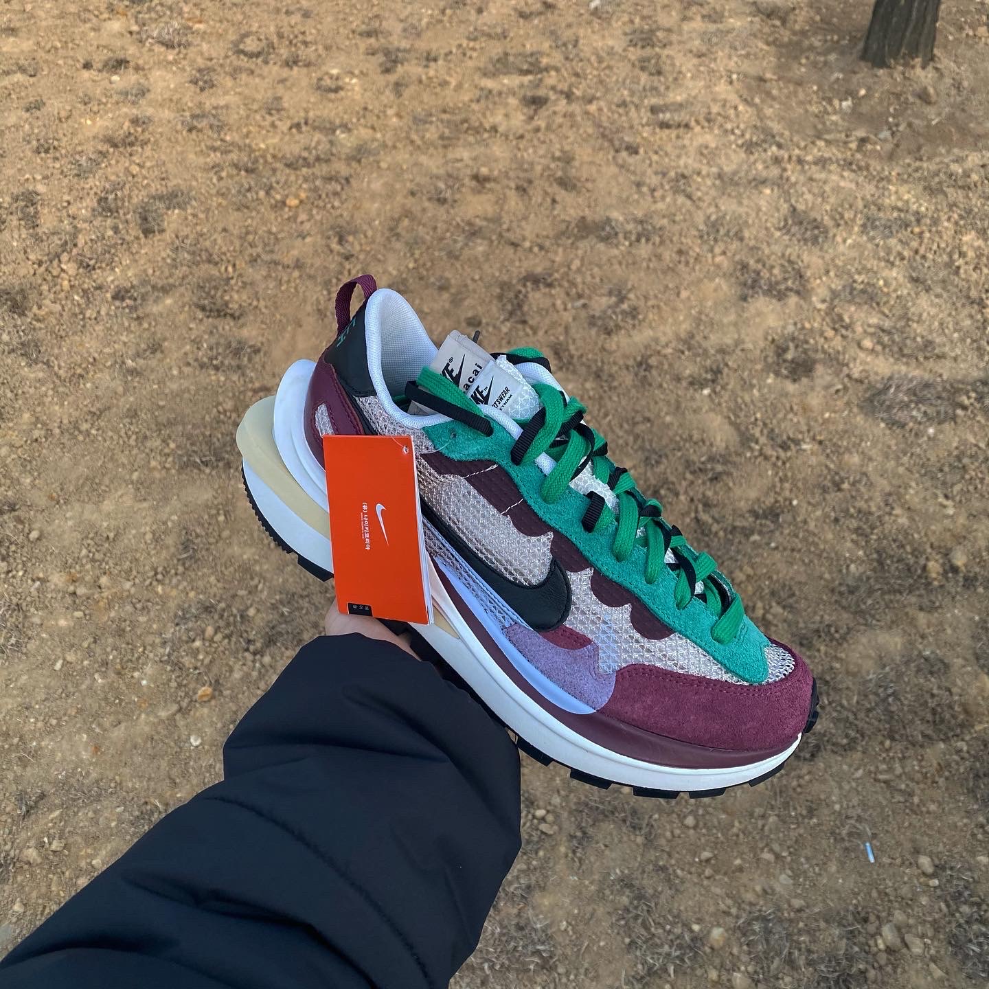 Nike x Sacai VaporWaffle String & Black Villain Red 착용 스타일 - 1