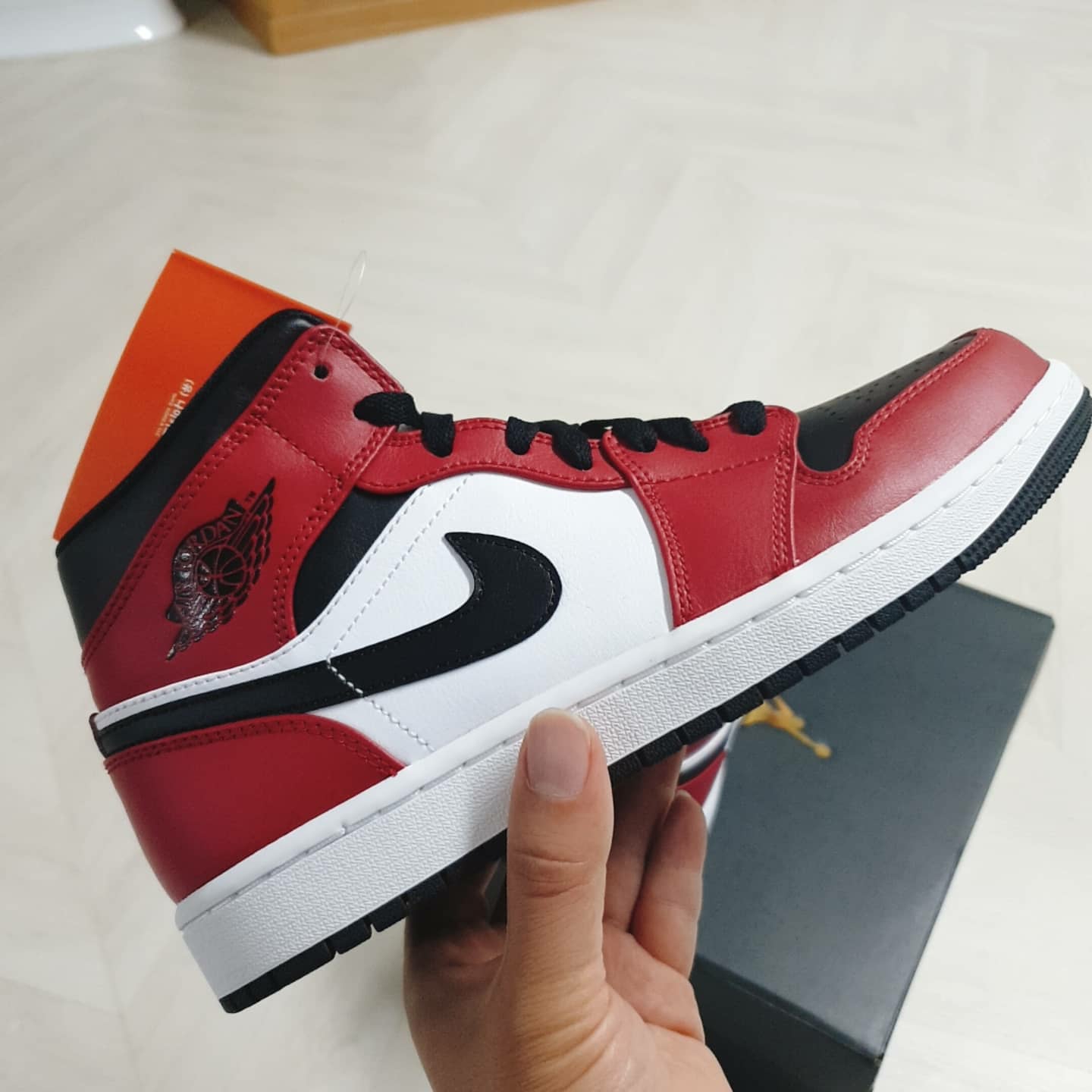 Jordan 1 Mid Bred Banned 2020, Jordan 1 Mid DOD Familia 착용 스타일 - 4