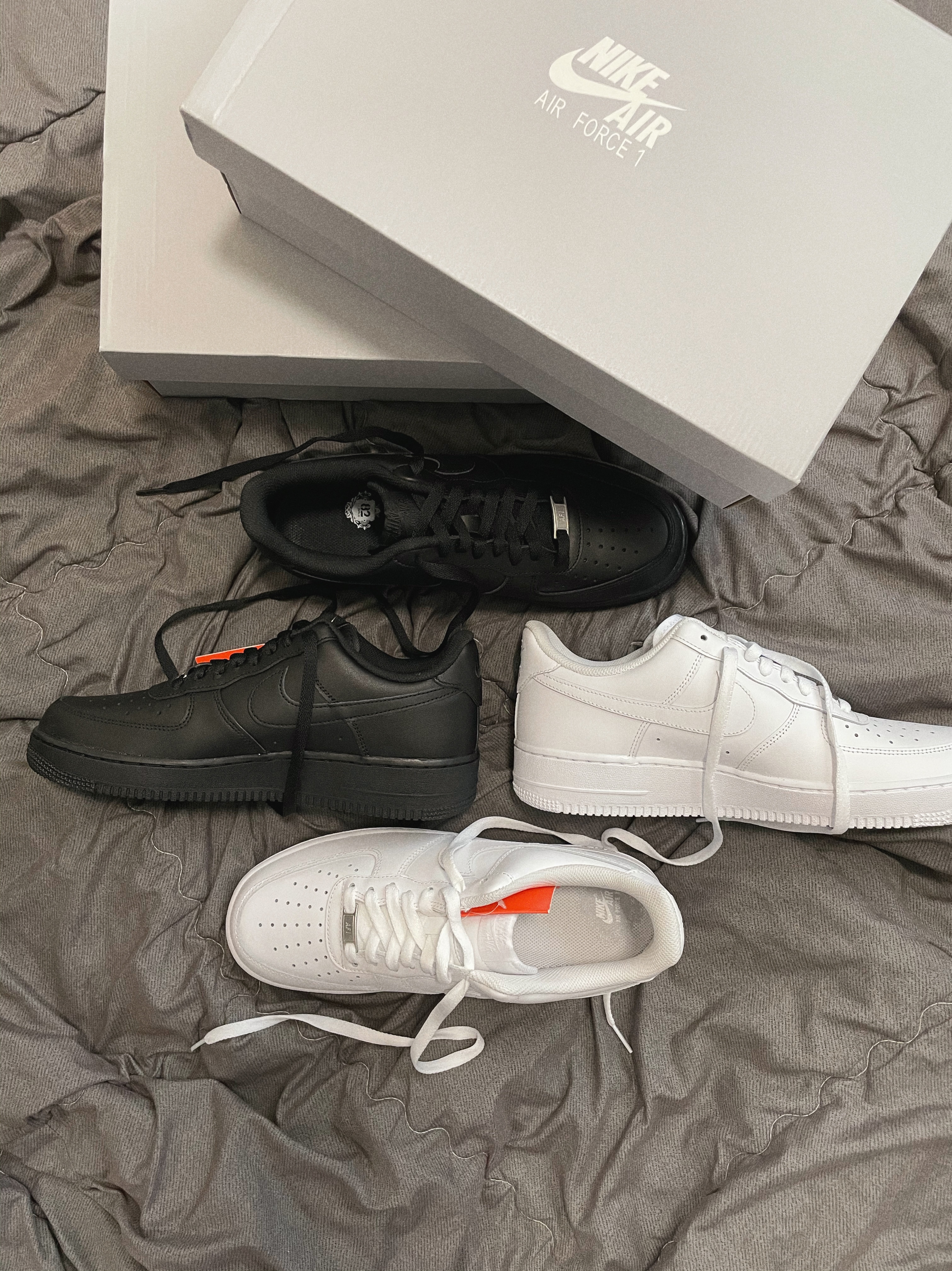 Nike Air Force 1 '07 Low White, Nike Air Force 1 '07 Low Triple Black 착용 스타일 - 2