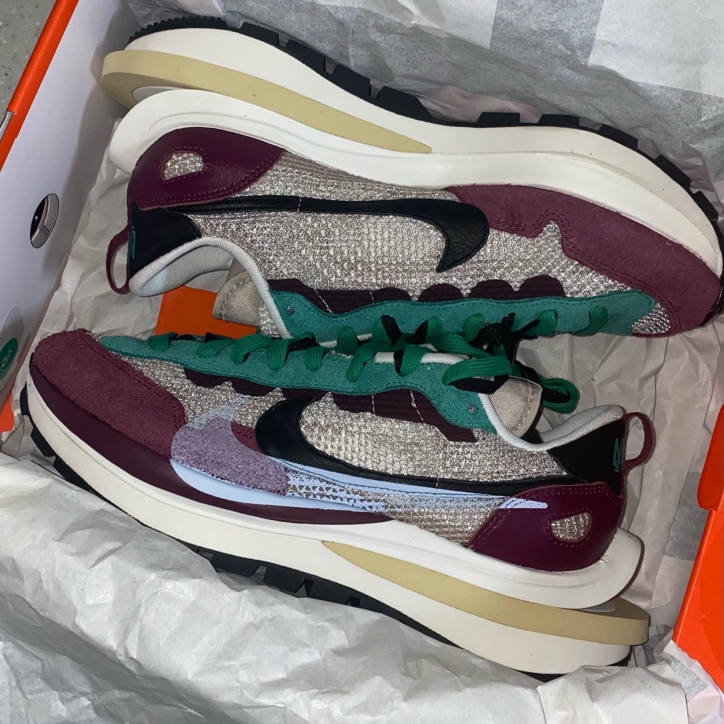 Nike x Sacai VaporWaffle String & Black Villain Red 착용 스타일 - 2