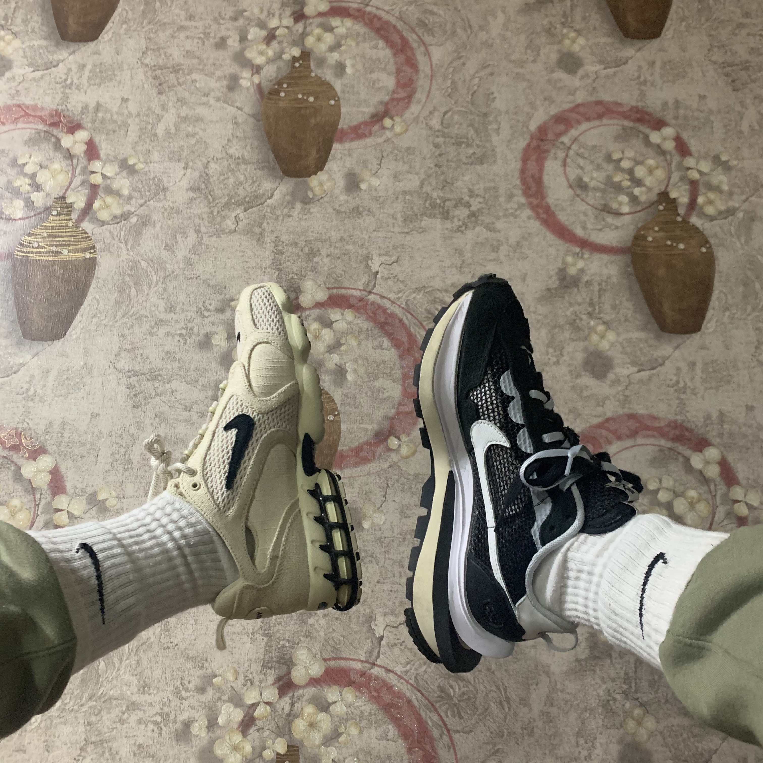 Nike x Stussy Air Zoom Spiridon Cage 2 Fossil, Nike x Sacai VaporWaffle Black White 착용 스타일