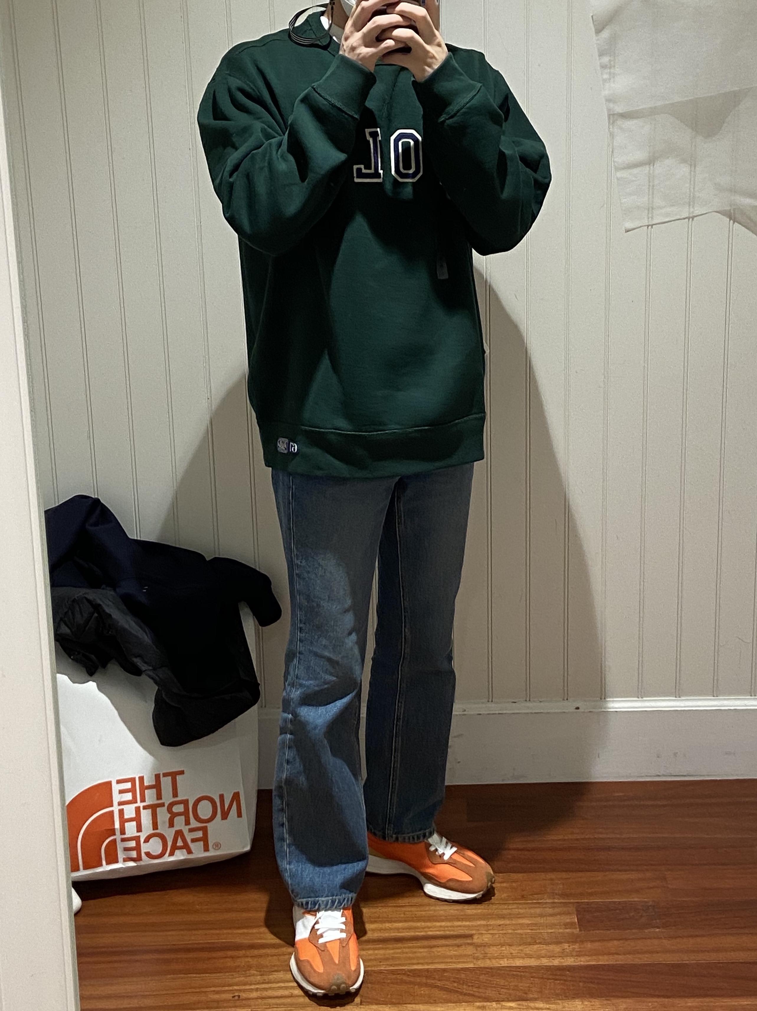 New Balance 327 Orange 착용 스타일