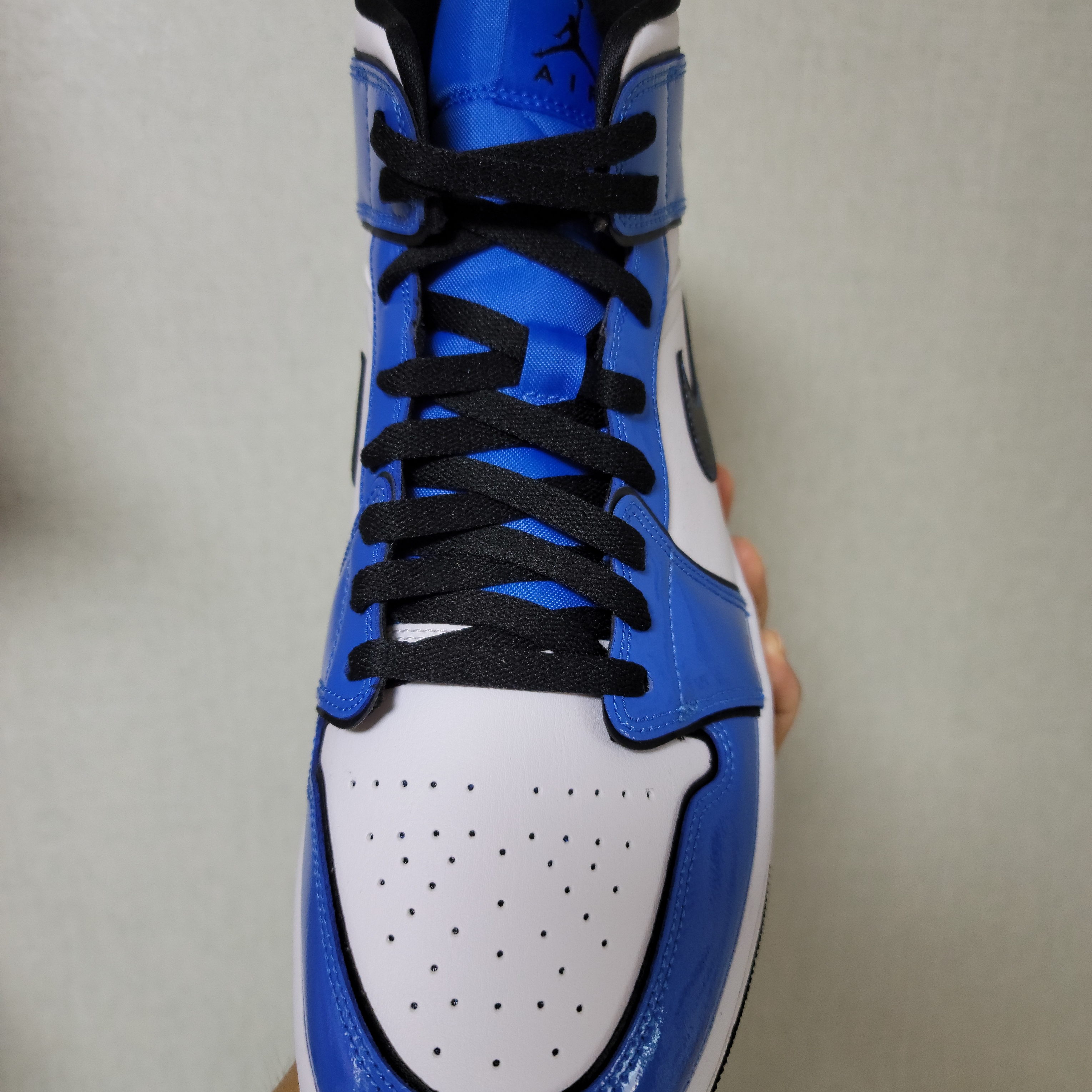 Jordan 1 Mid SE Signal Blue 착용 스타일 - 3