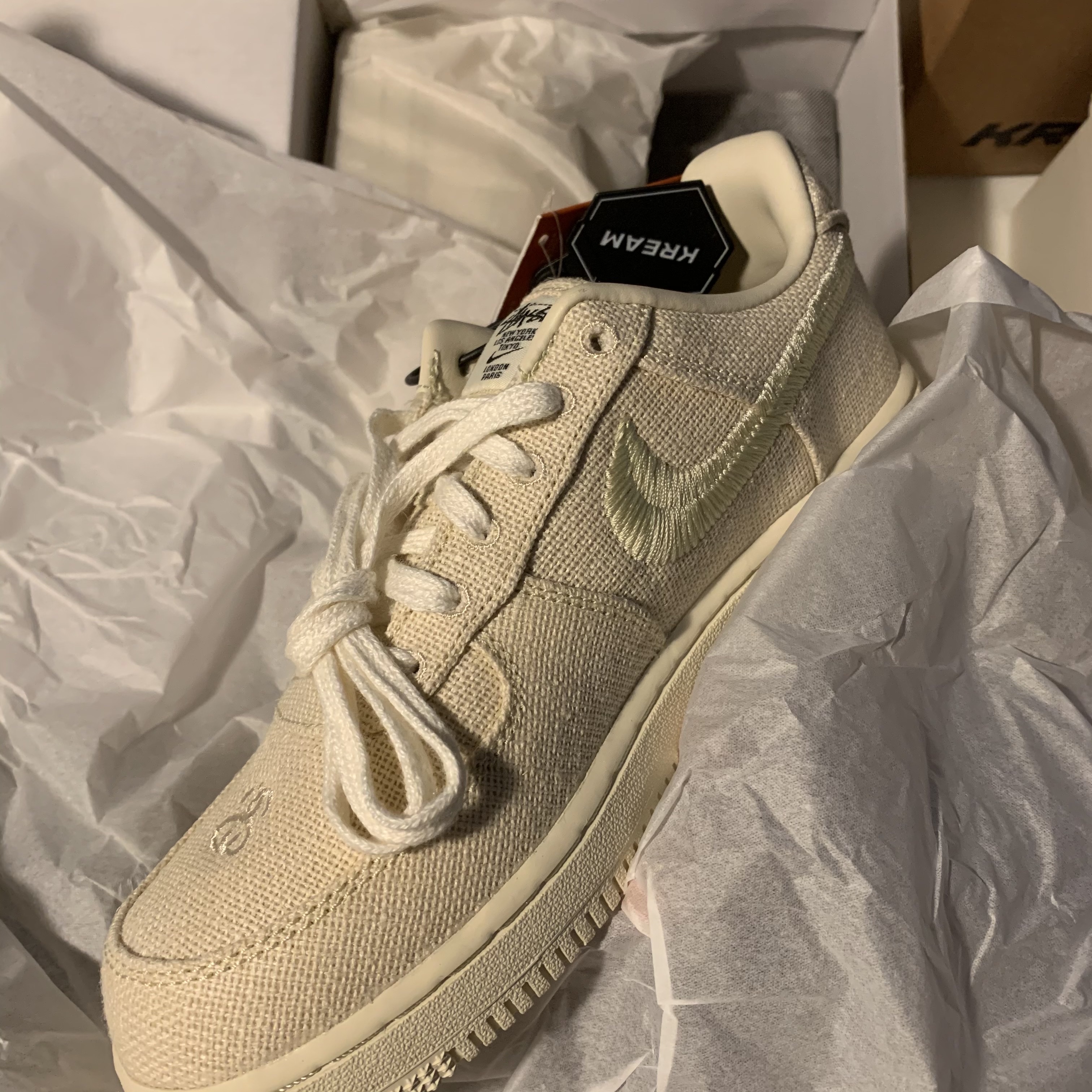 (PS) Nike x Stussy Force 1 Low Fossil, Nike x Stussy Air Force 1 Low Triple Black 착용 스타일 - 2