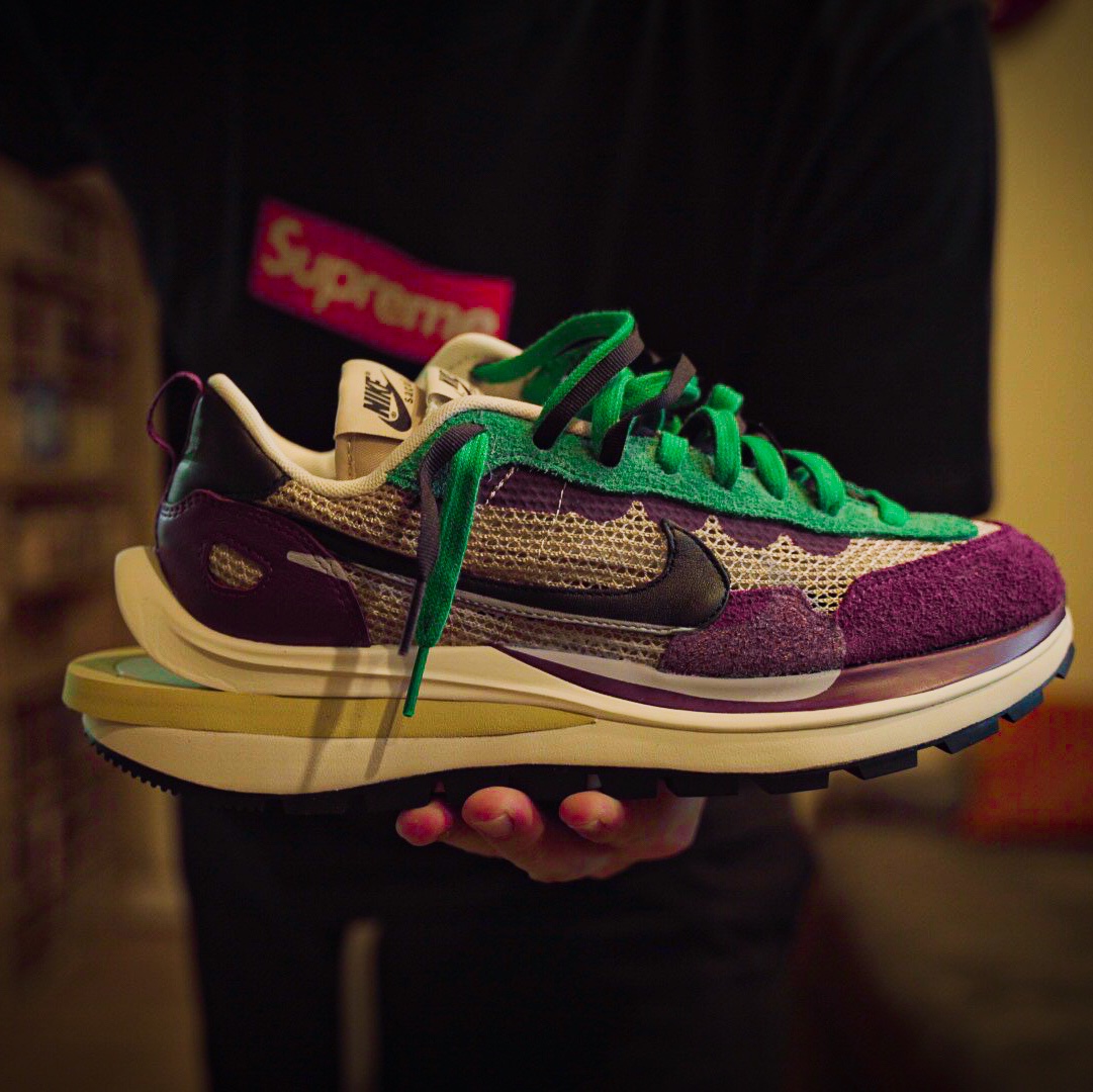 Nike x Sacai VaporWaffle String & Black Villain Red, Nike x Stussy Windrunner Jacket Habanero Red 착용 스타일 - 2