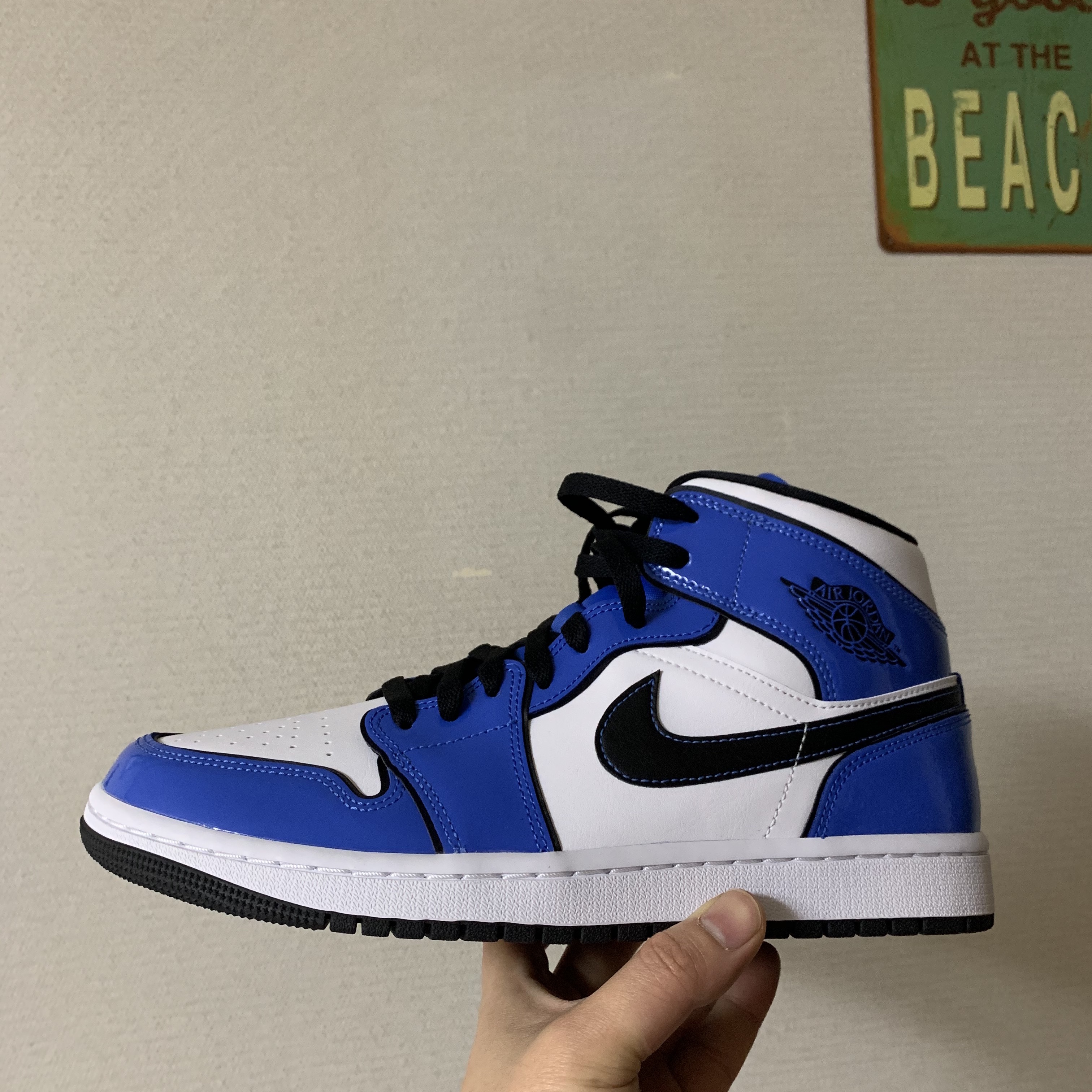 Jordan 1 Mid SE Signal Blue 착용 스타일