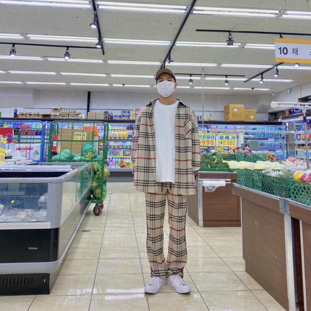 Converse x Chinatown Market Chuck 70 Ox UV 착용 스타일 - 5