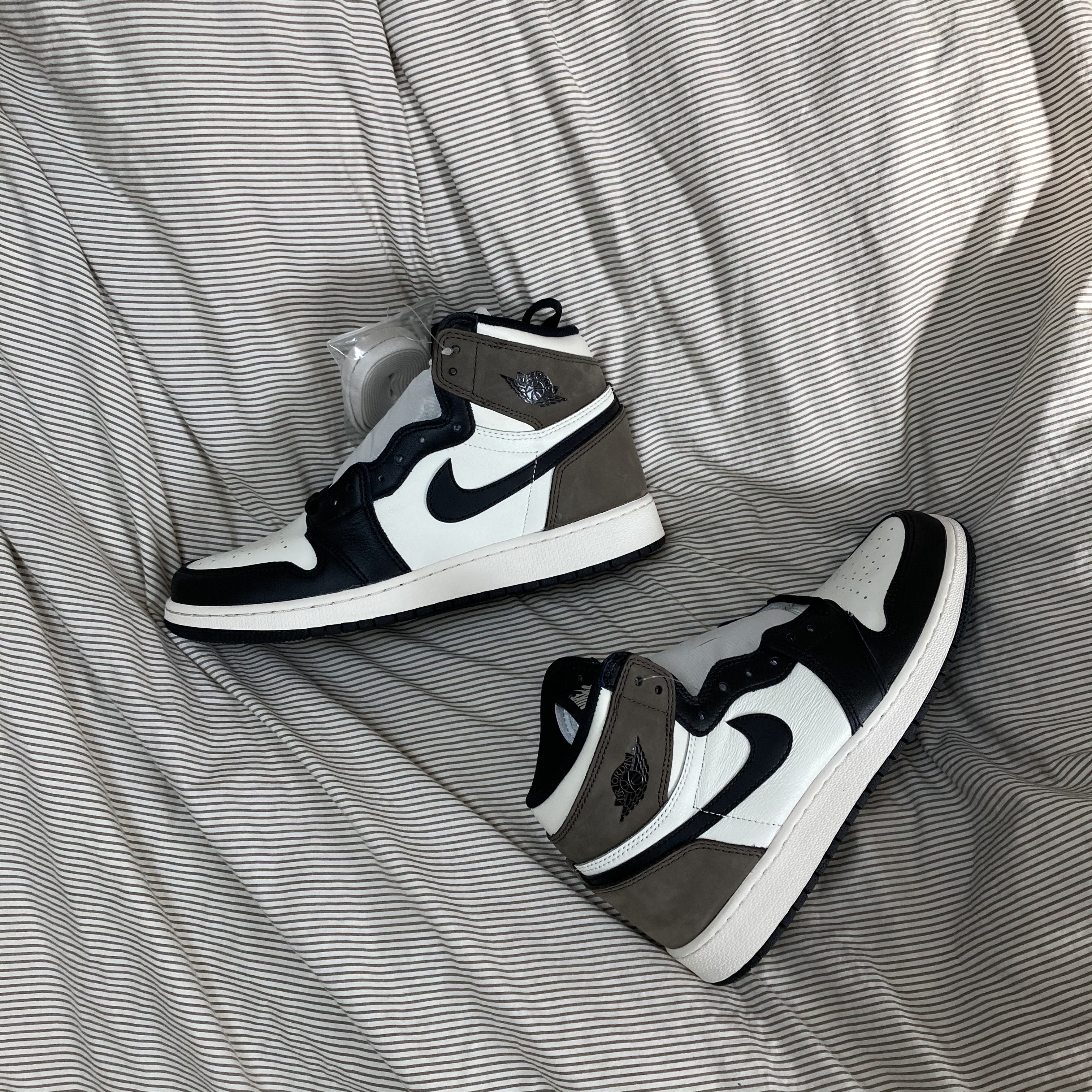 Jordan 1 Retro High OG Black Mocha 착용 스타일 - 1