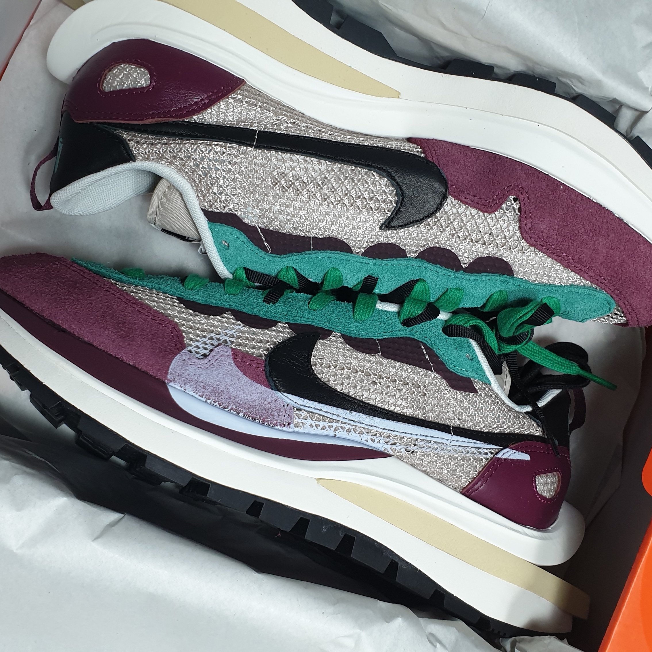 Nike x Sacai VaporWaffle String & Black Villain Red 착용 스타일 - 2