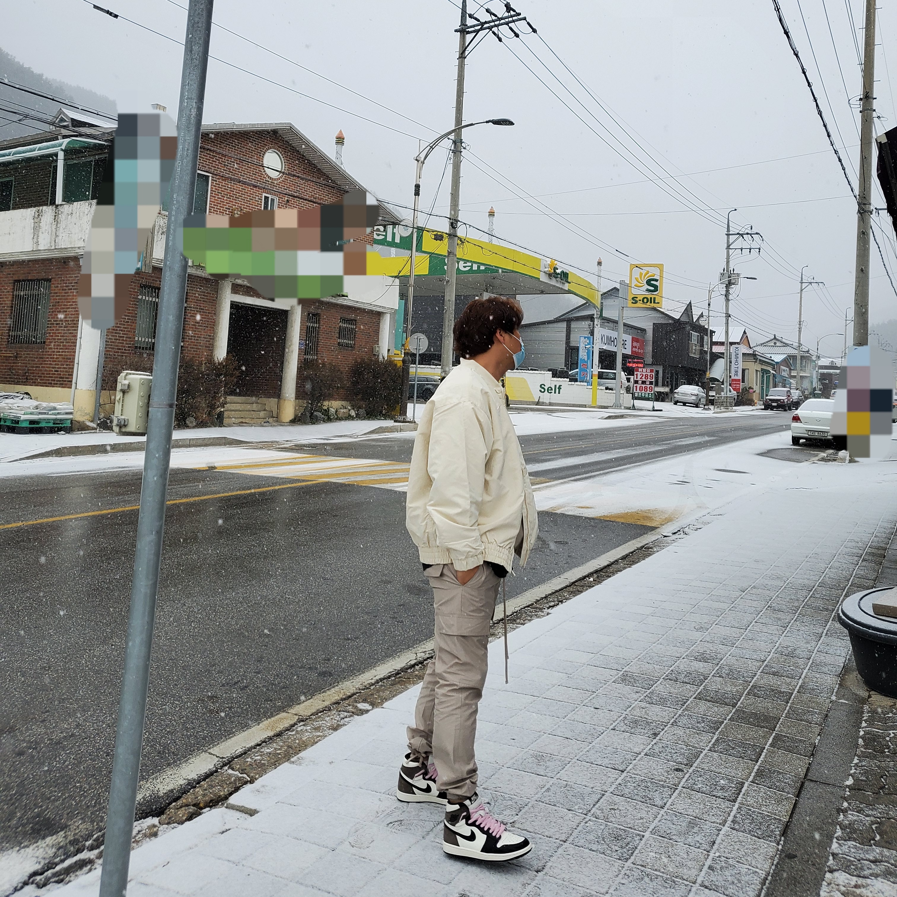 Nike x Fear of God Basketball Jacket String, Jordan 1 Retro High OG Black Mocha 착용 스타일 - 3