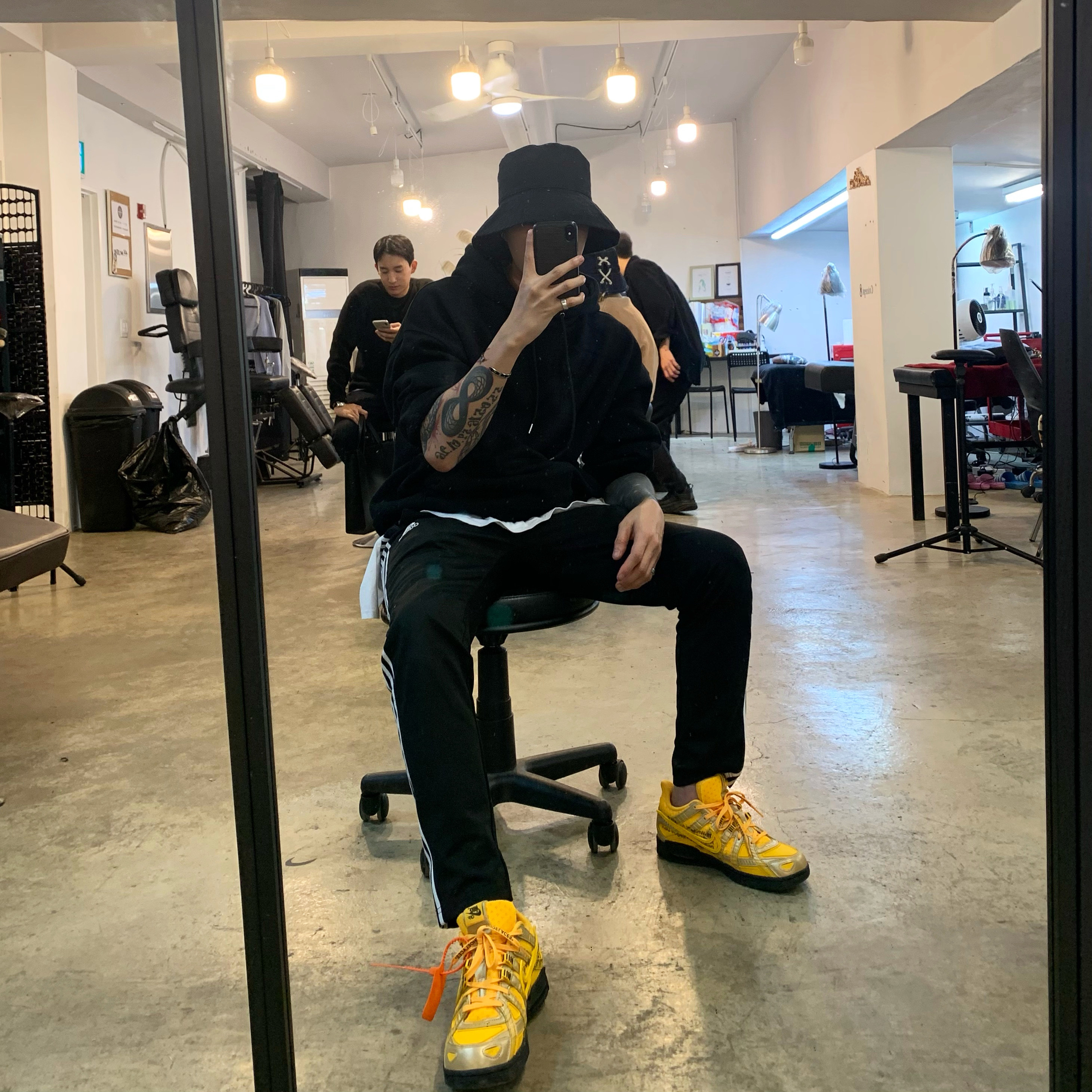 Nike x Off-White Air Rubber Dunk University Gold 착용 스타일