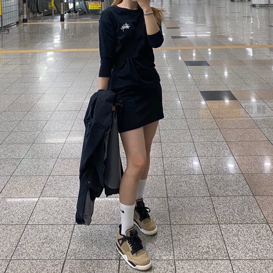 (W) Jordan 4 Retro Fossil 착용 스타일 - 2
