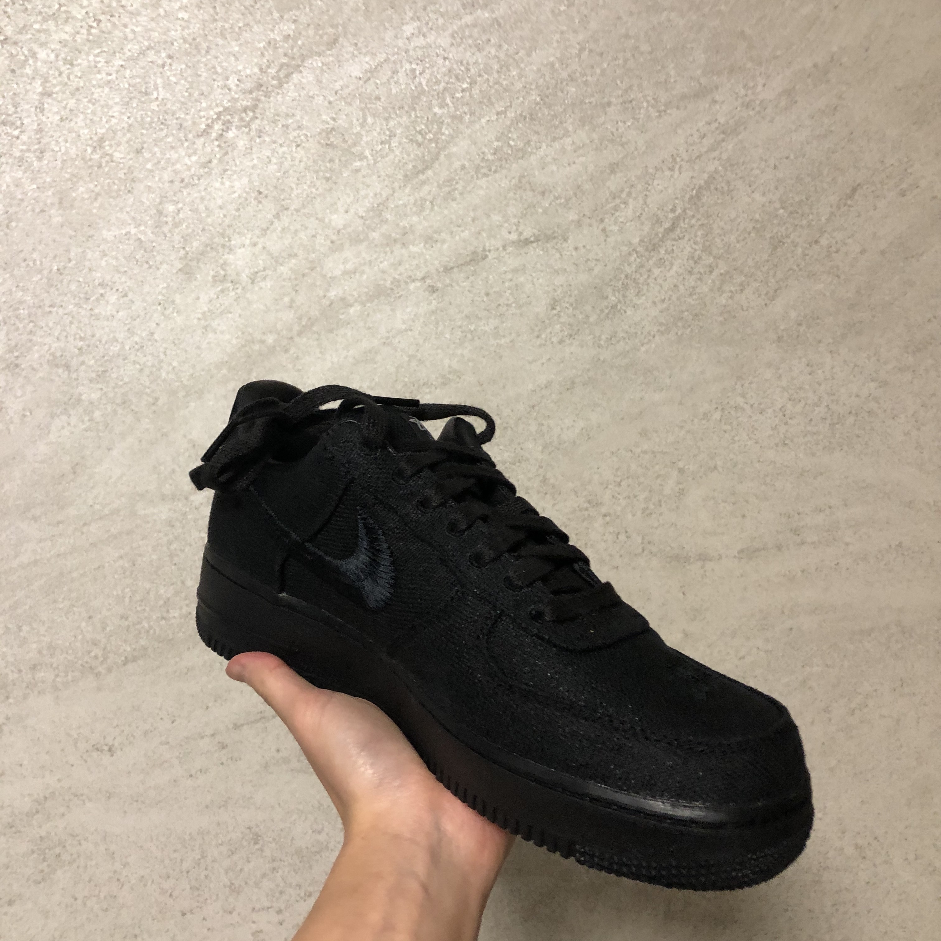Nike x Stussy Air Force 1 Low Triple Black 착용 스타일 - 2