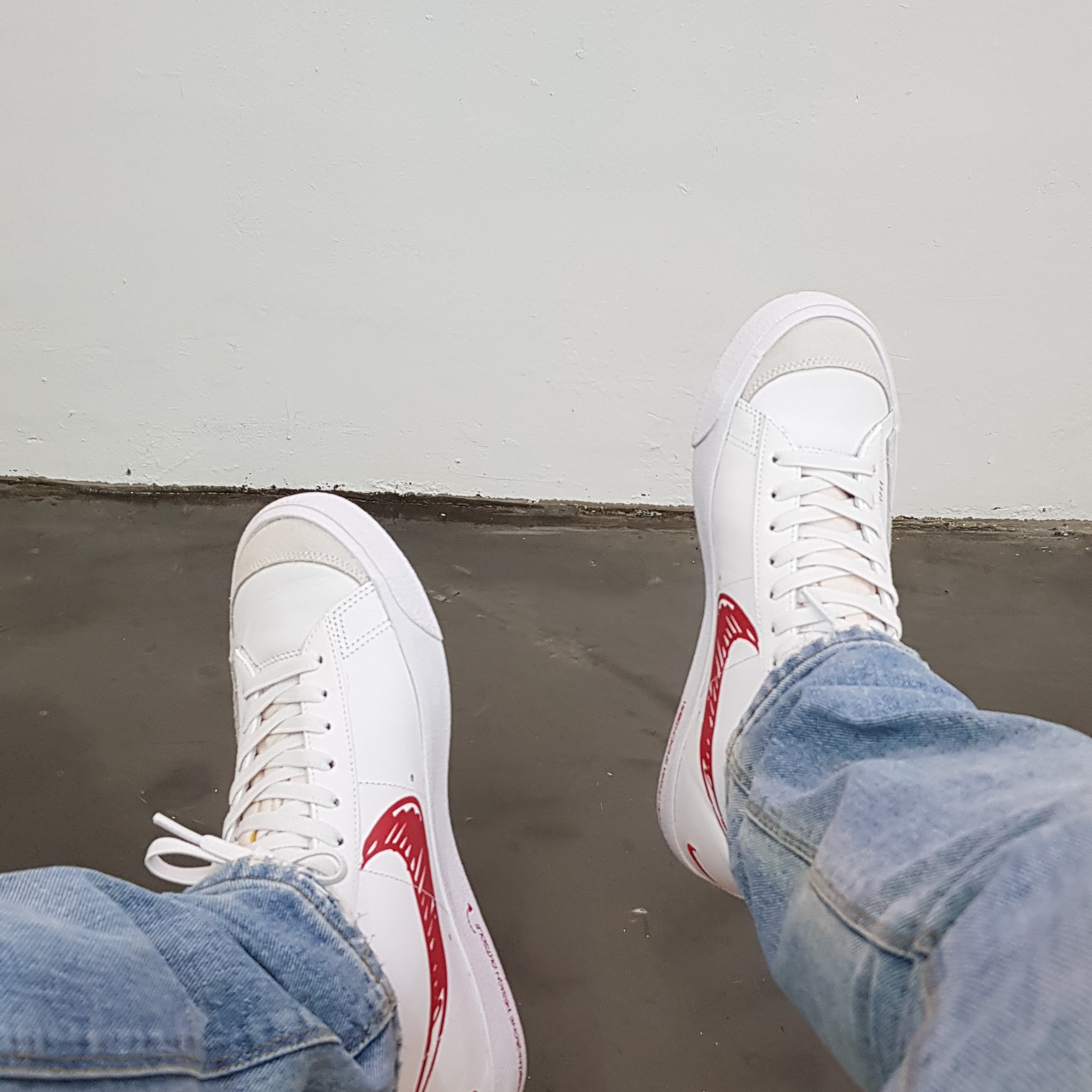Nike Blazer Mid '77 Sketch White Red 착용 스타일 - 1