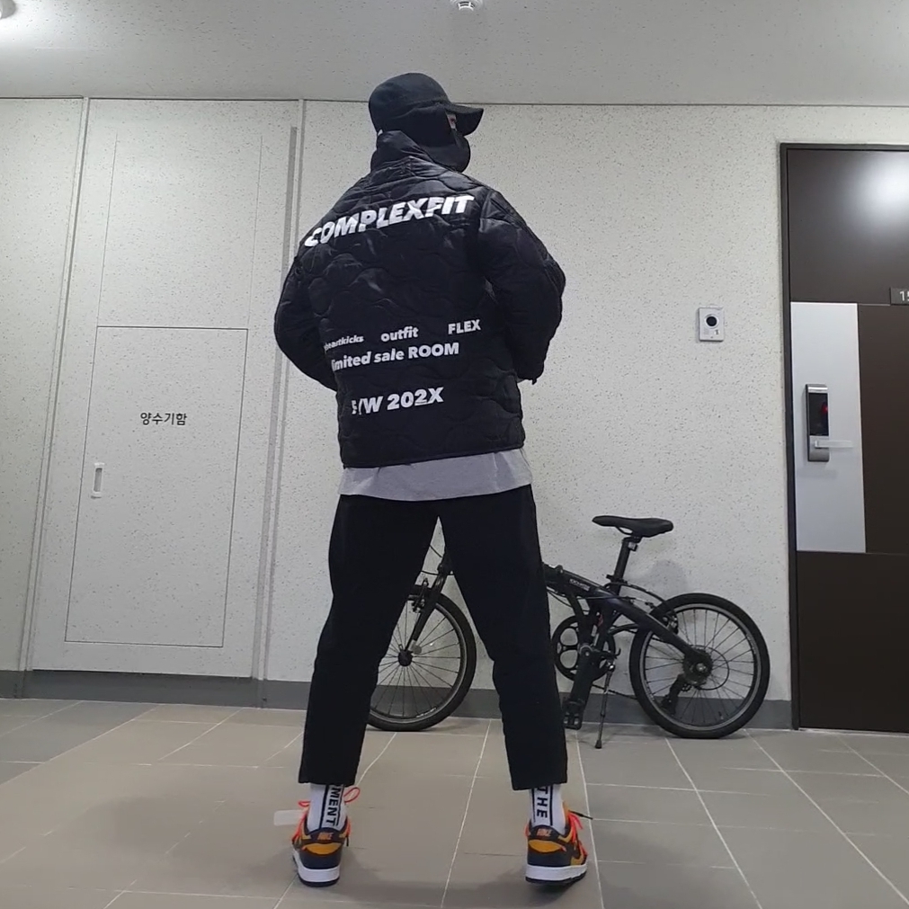 Nike x Off-White Dunk Low University Gold Midnight Navy 착용 스타일 - 1