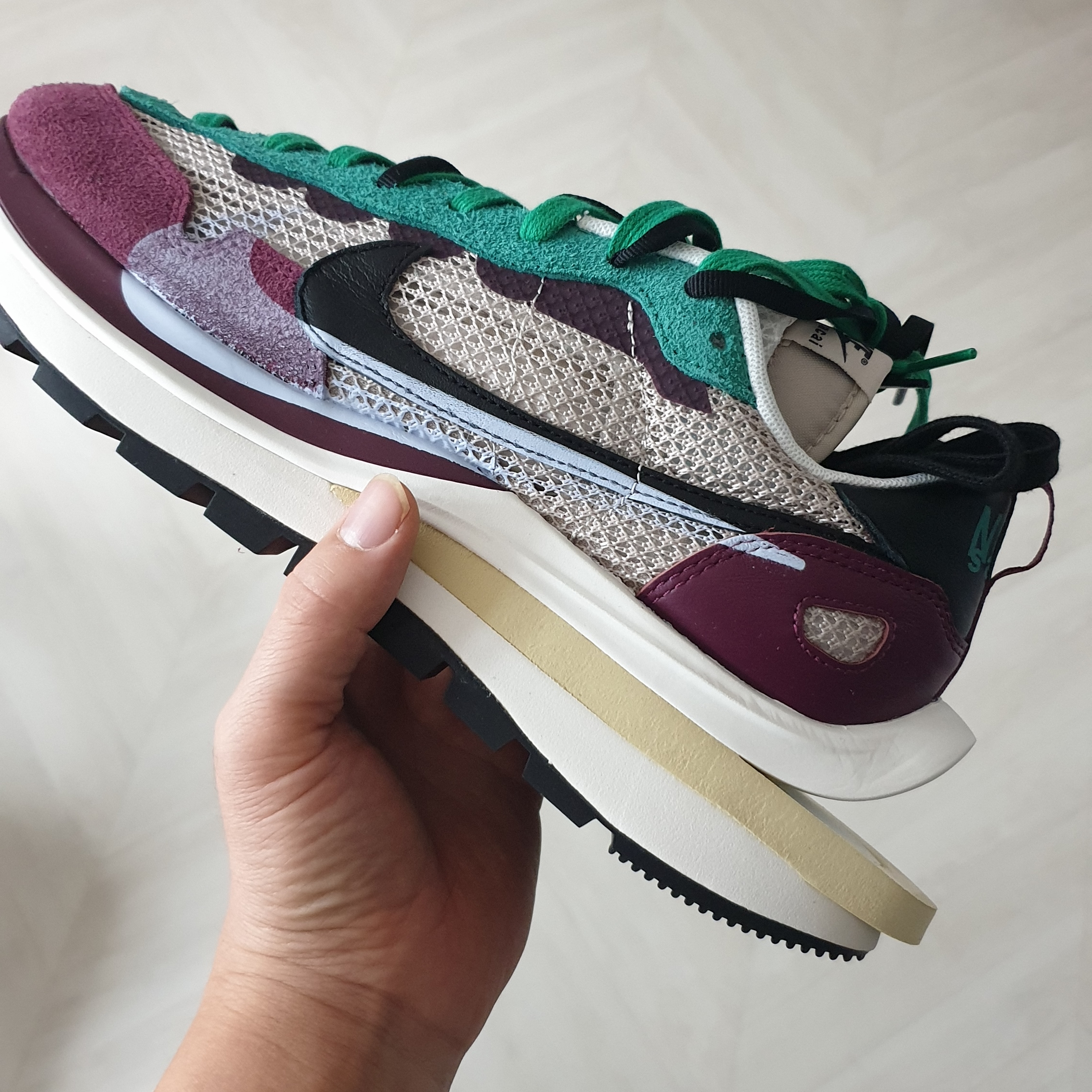 Nike x Sacai VaporWaffle String & Black Villain Red 착용 스타일 - 1
