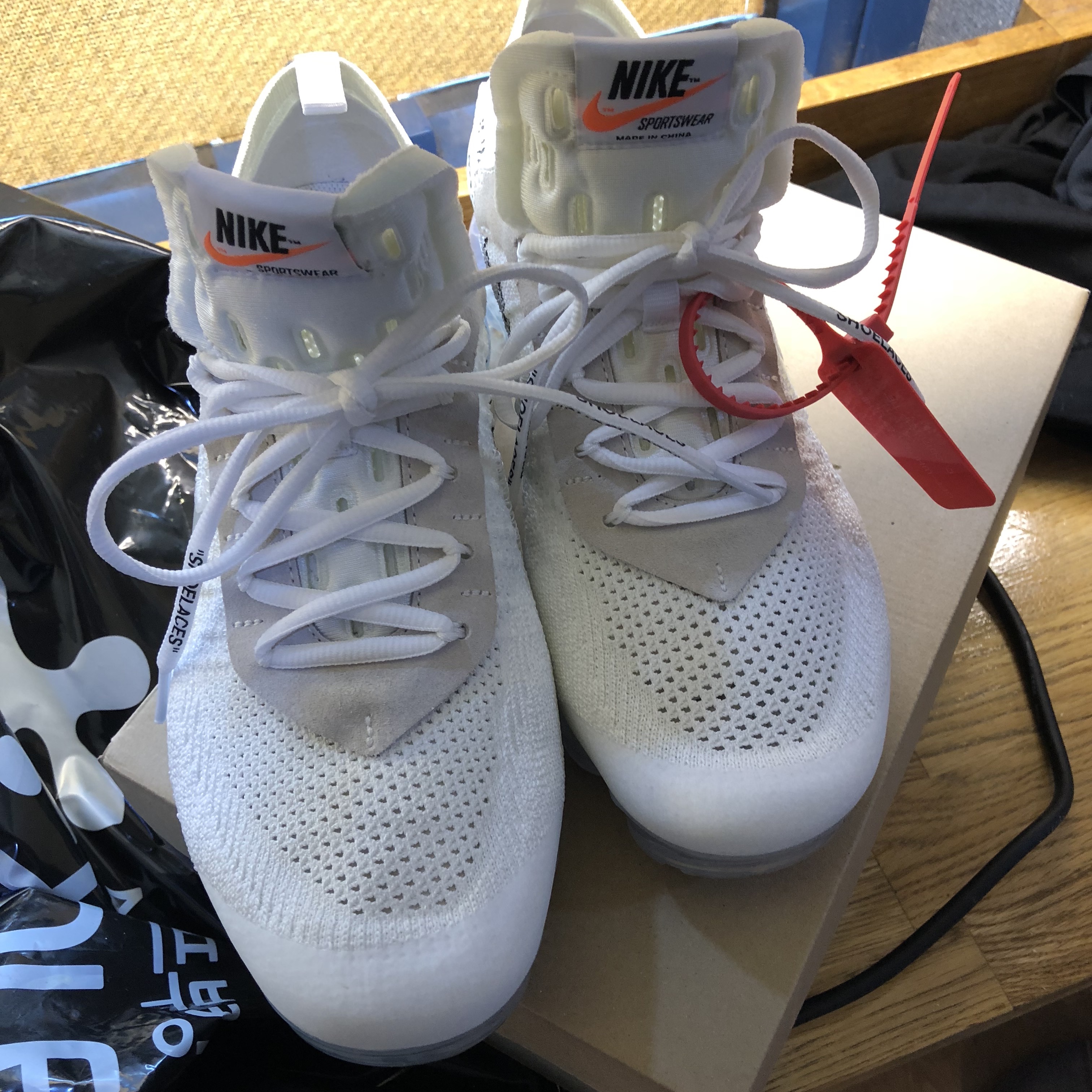 Nike x Off-White Air VaporMax V2 White 착용 스타일 - 3