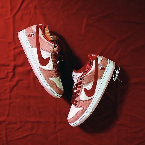 Nike x StrangeLove SB Dunk Low Pink (Regular Box) 착용 스타일