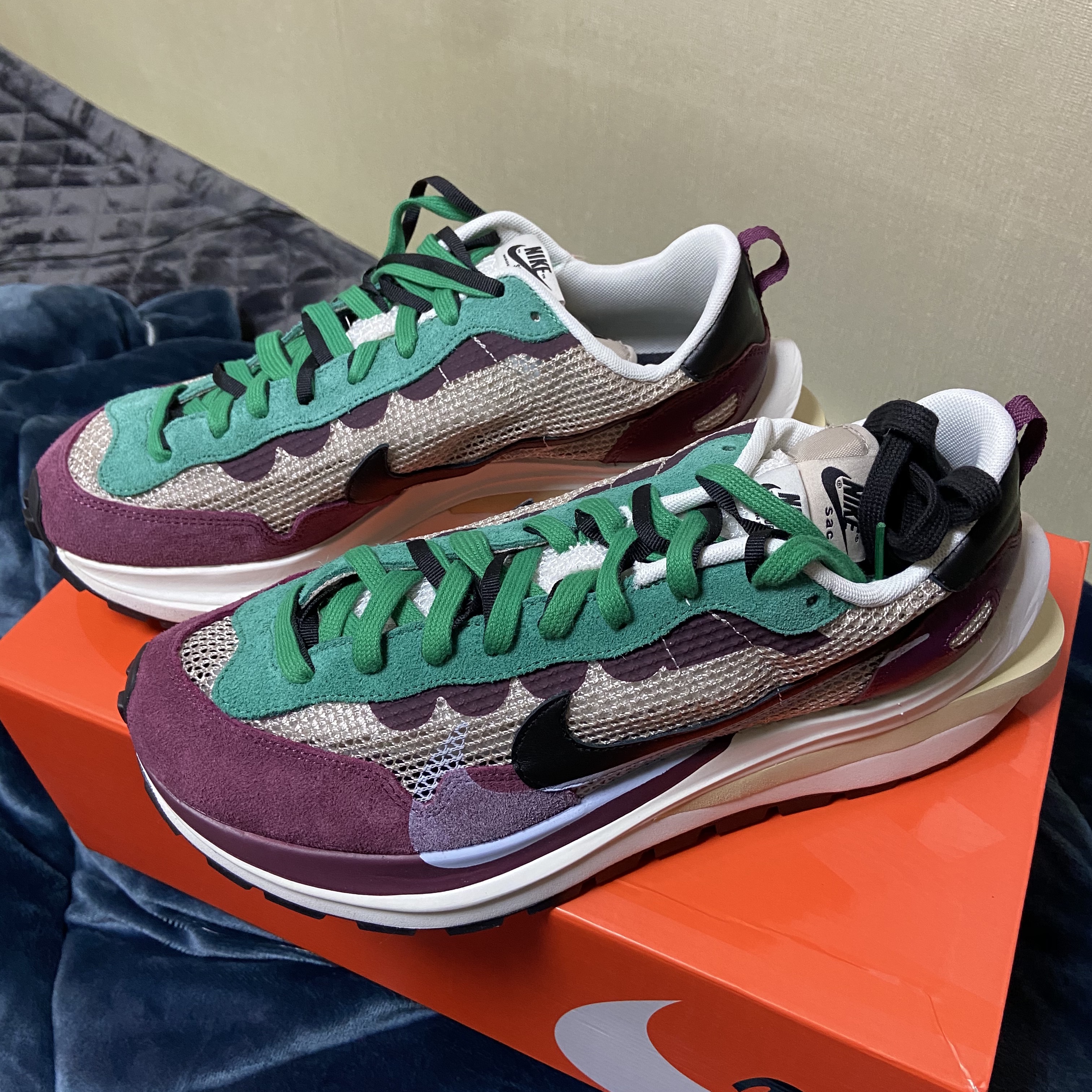 Nike x Sacai VaporWaffle String & Black Villain Red 착용 스타일