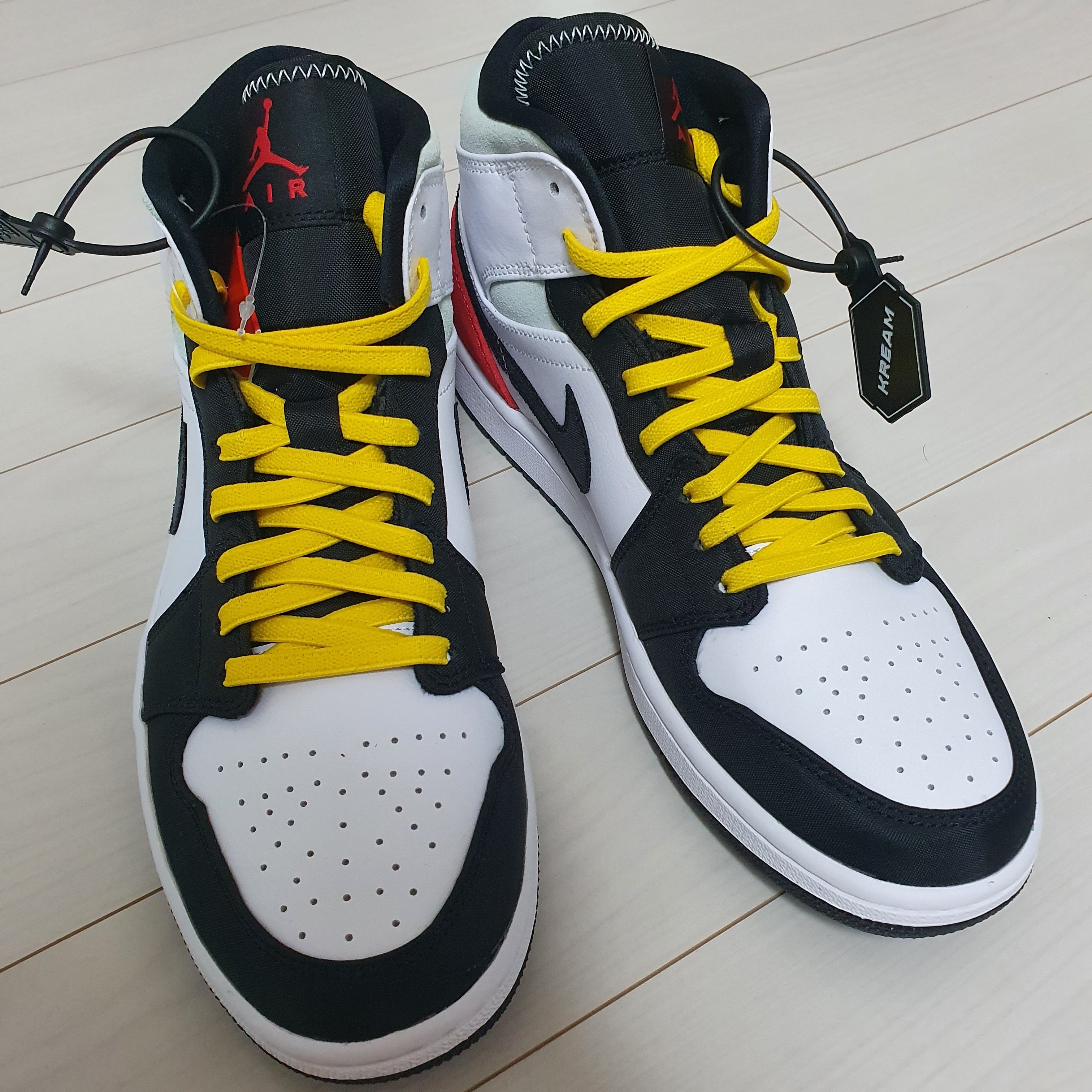 Jordan 1 Mid SE Track Red 착용 스타일 - 1
