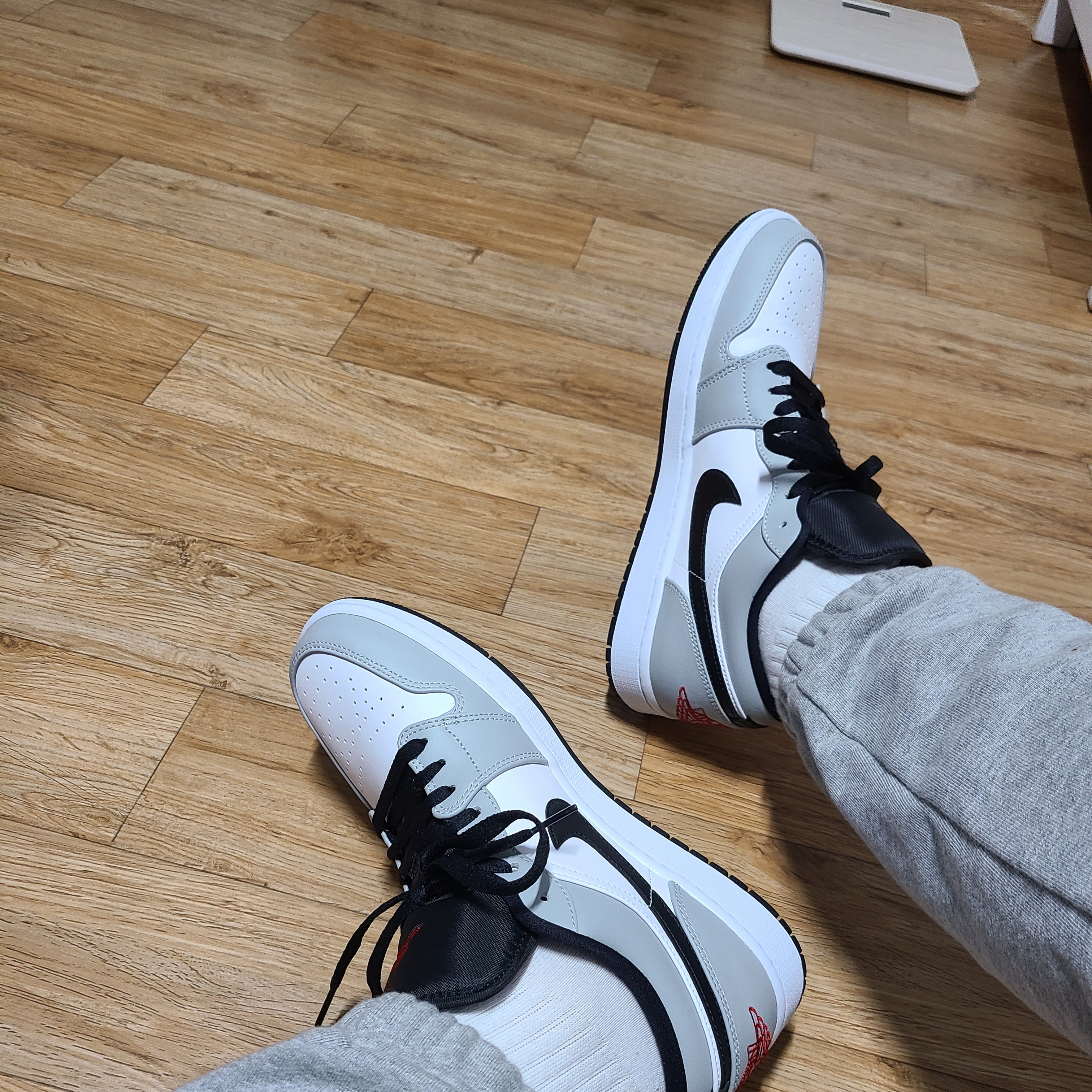 Jordan 1 Low Light Smoke Grey 착용 스타일