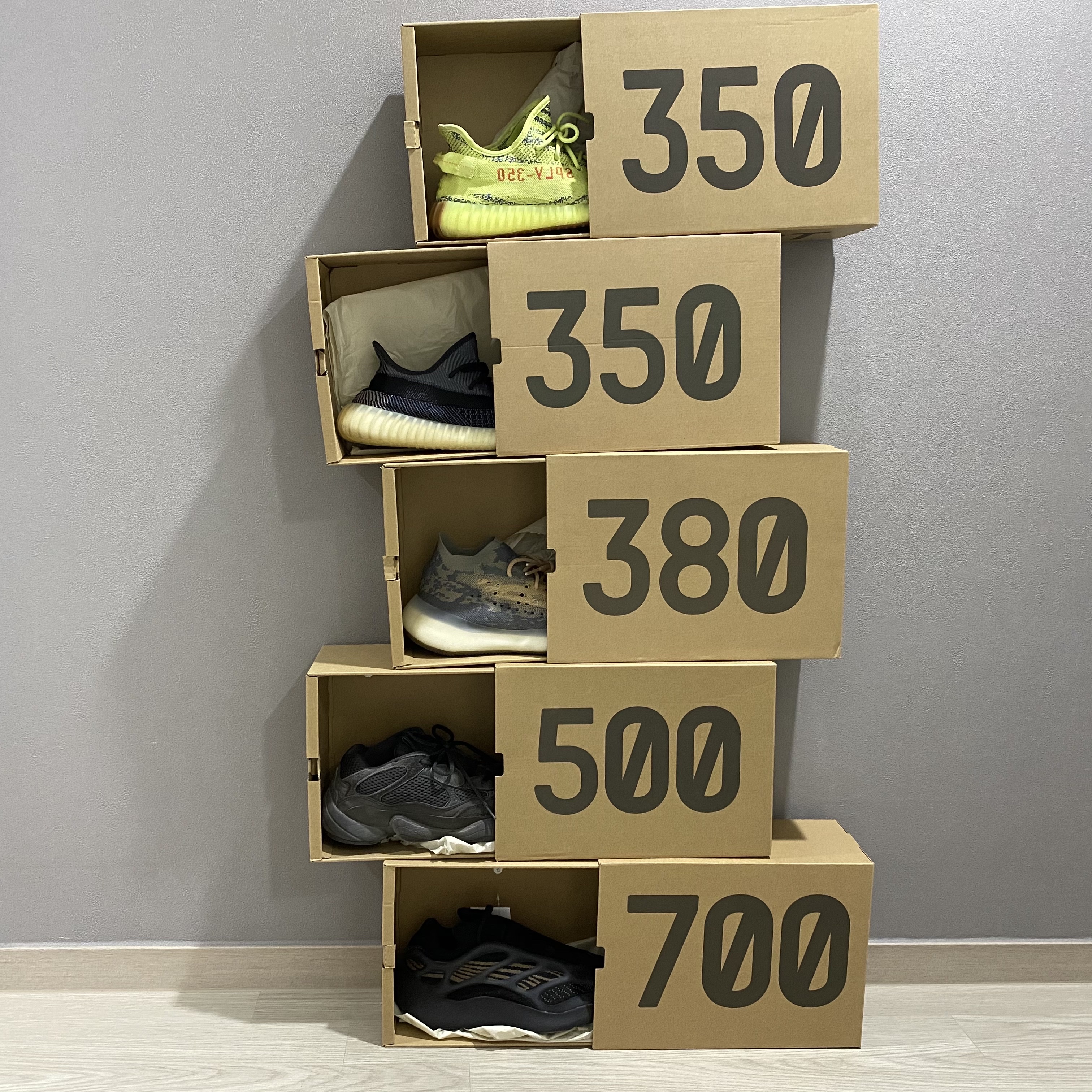 Adidas Yeezy 700 V3 Clay Brown, Adidas Yeezy Boost 350 V2 Carbon 착용 스타일