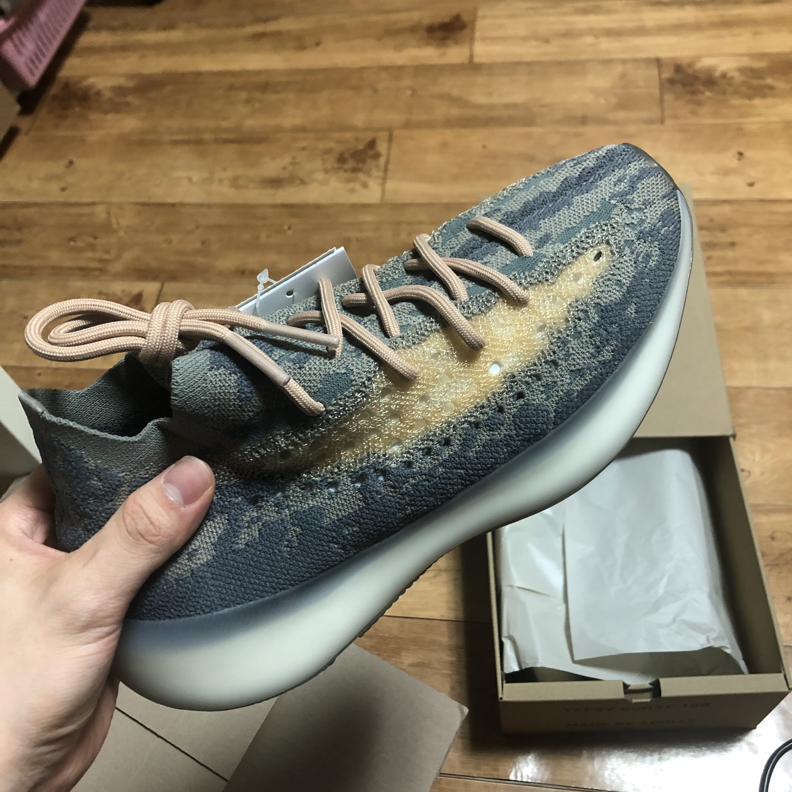 Adidas Yeezy Boost 380 Mist - Non-Reflective 착용 스타일
