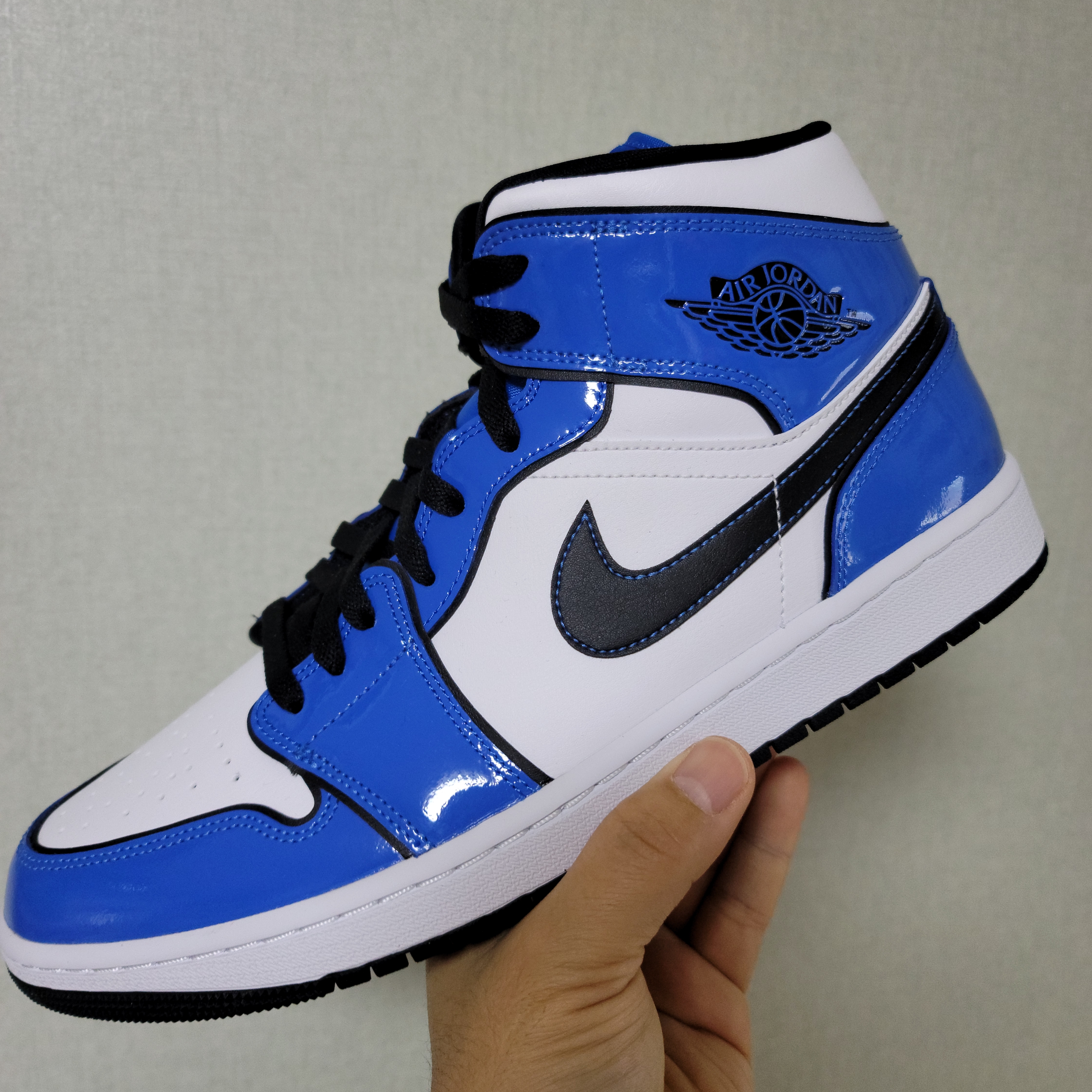 Jordan 1 Mid SE Signal Blue 착용 스타일 - 2