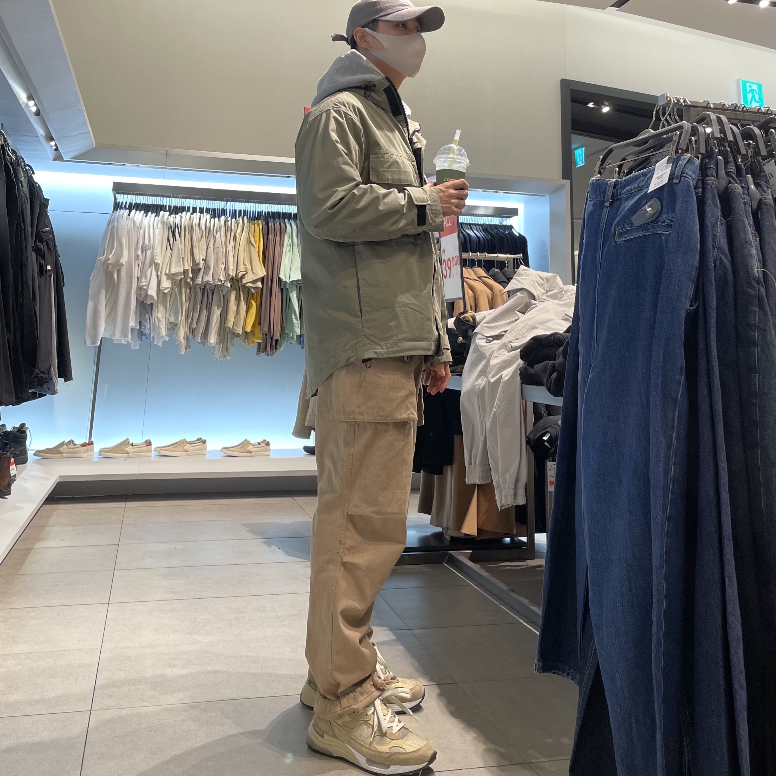 New Balance 992 Made in USA Tan 착용 스타일 - 1