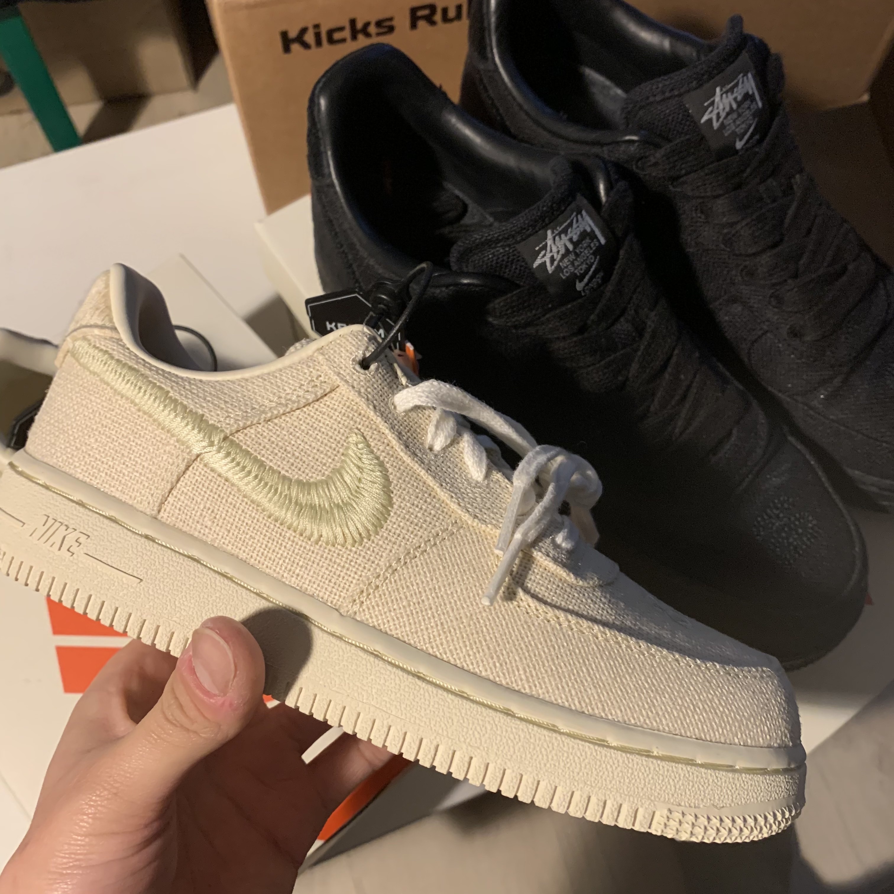 (PS) Nike x Stussy Force 1 Low Fossil, Nike x Stussy Air Force 1 Low Triple Black 착용 스타일 - 3