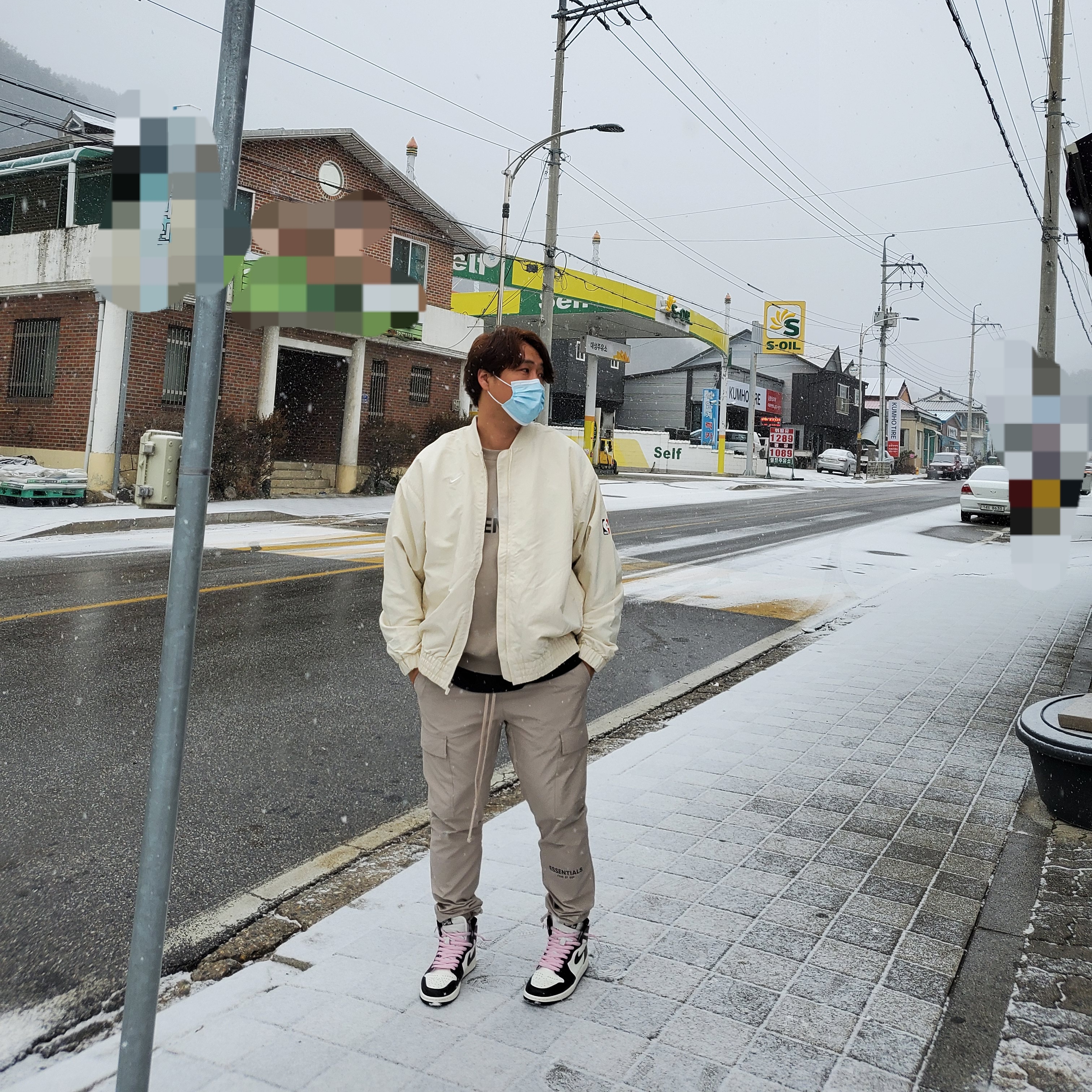 Nike x Fear of God Basketball Jacket String, Jordan 1 Retro High OG Black Mocha 착용 스타일 - 1
