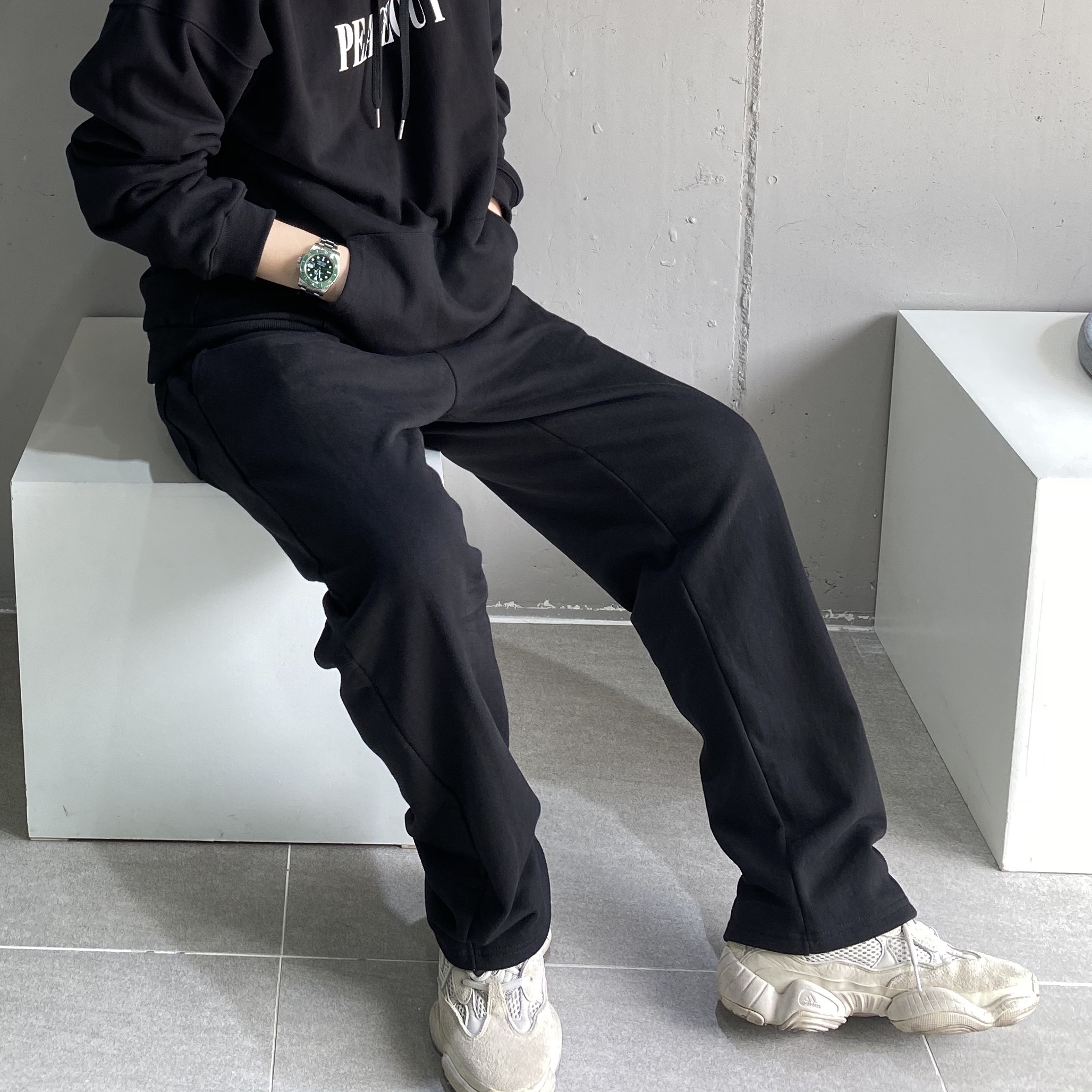 Adidas Yeezy 500 Blush 2018, Rolex Submariner Date 40mm 116610LV Green Oyster 착용 스타일