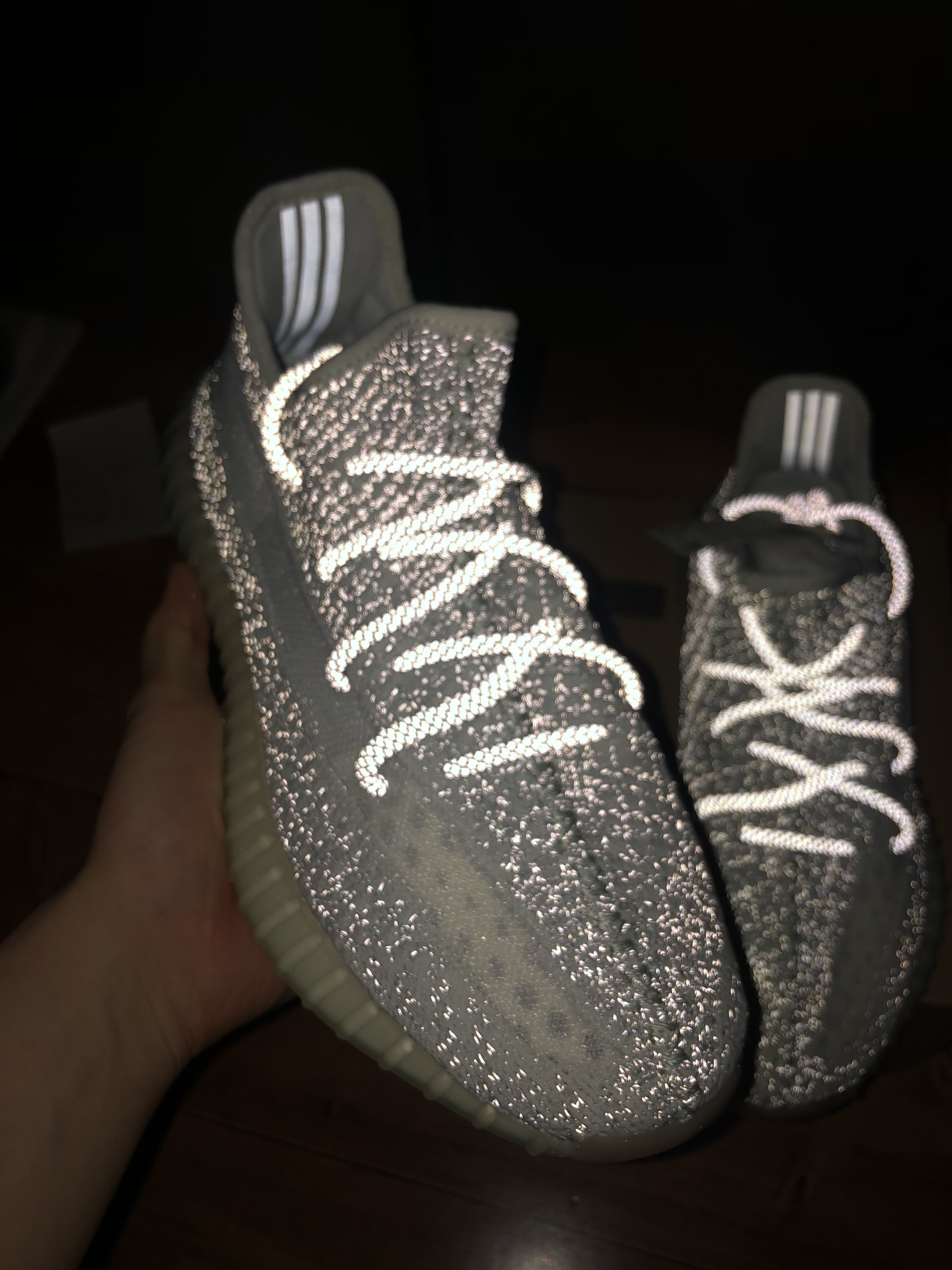 Adidas Yeezy Boost 350 V2 Yeshaya - Reflective 착용 스타일