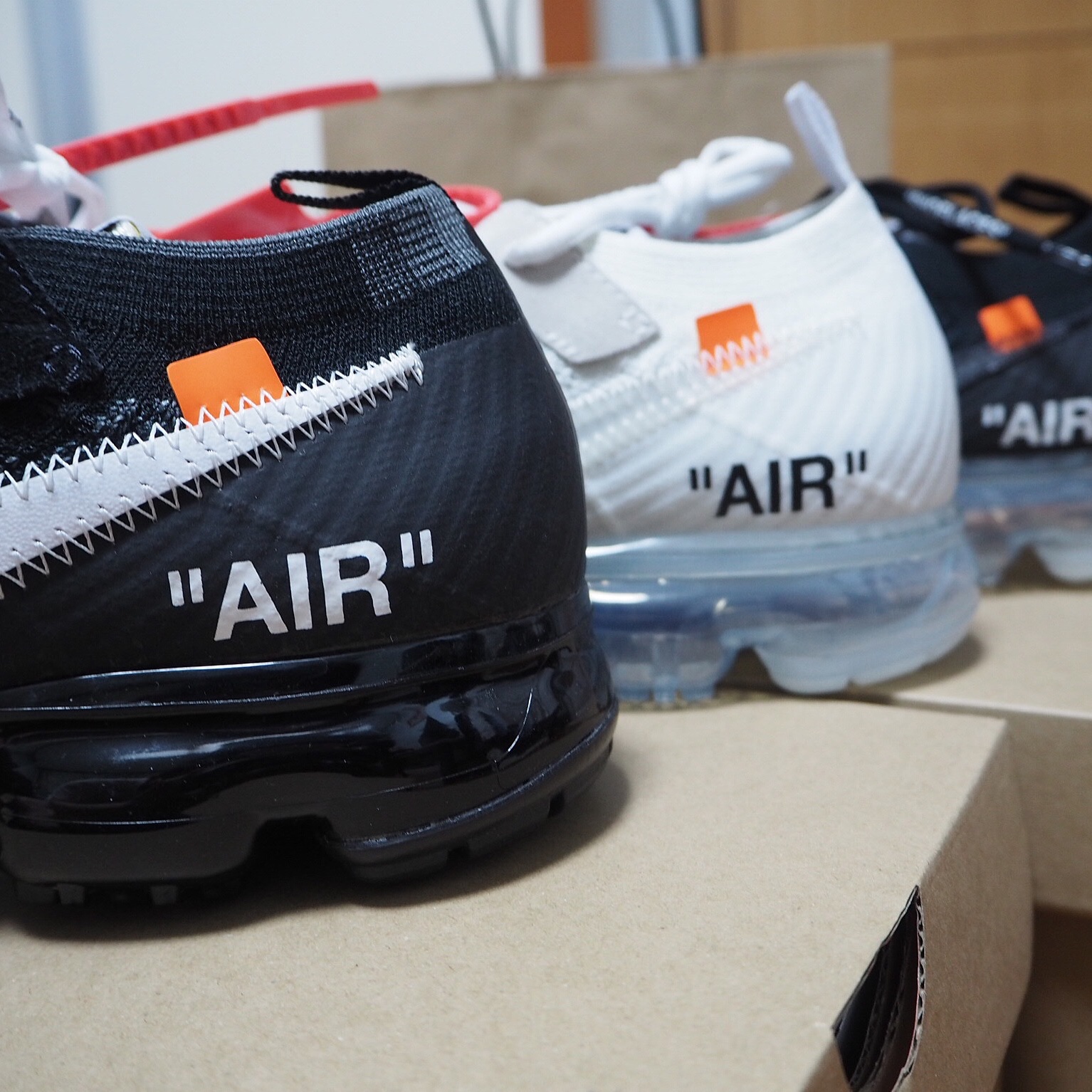 Nike x Off-White Air VaporMax OG Black The Ten, Nike x Off-White Air VaporMax V2 White 착용 스타일