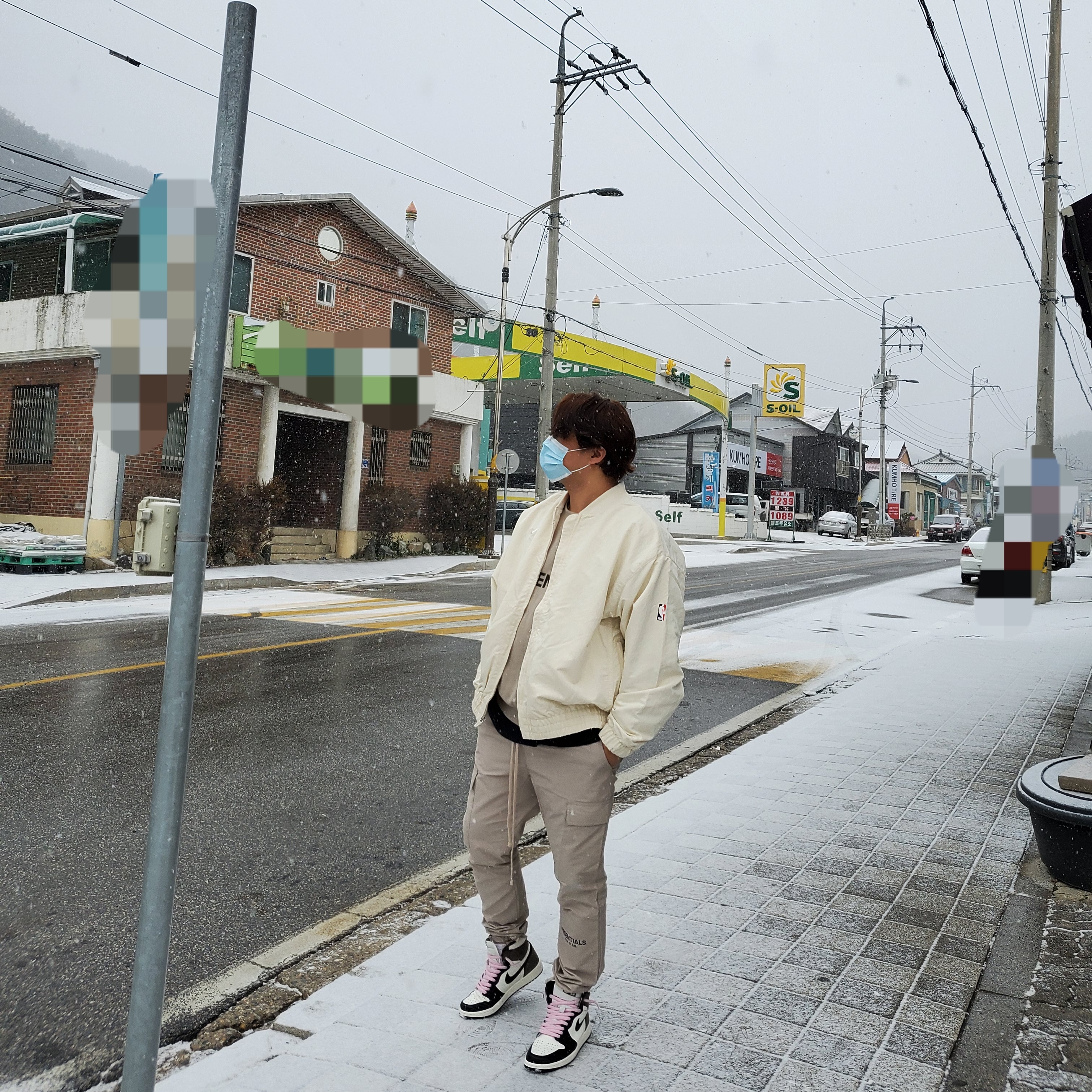 Nike x Fear of God Basketball Jacket String, Jordan 1 Retro High OG Black Mocha 착용 스타일 - 2