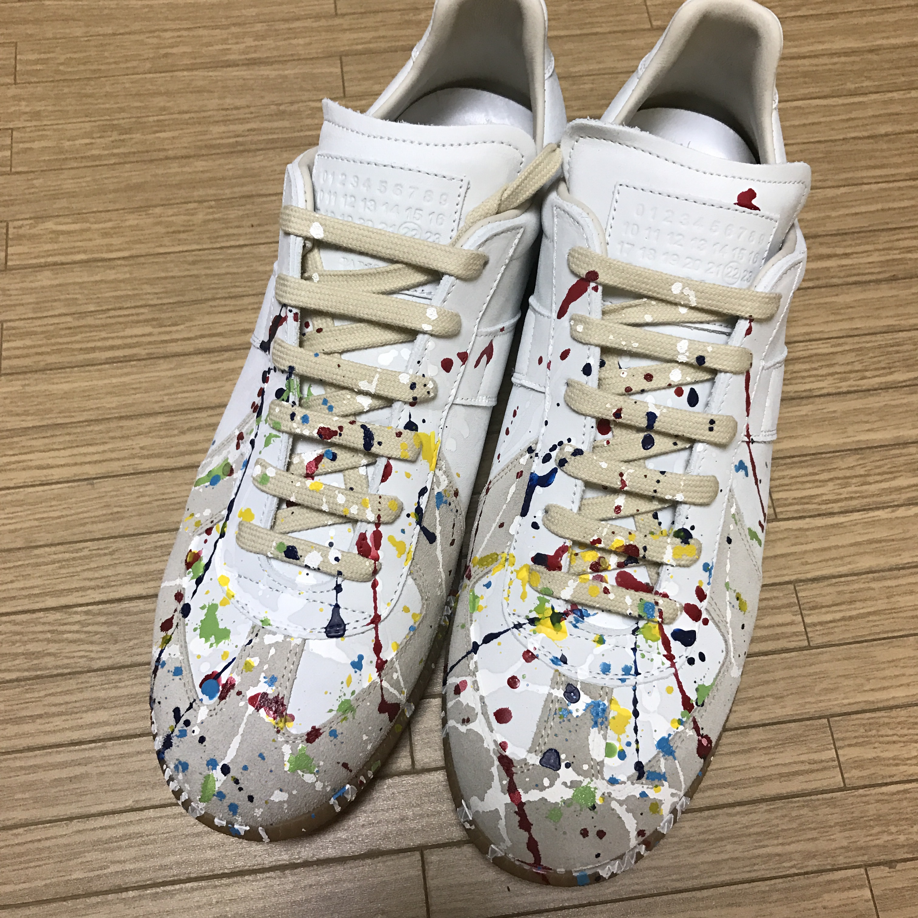 Maison Margiela Replica Paint Drop Sneakers 착용 스타일