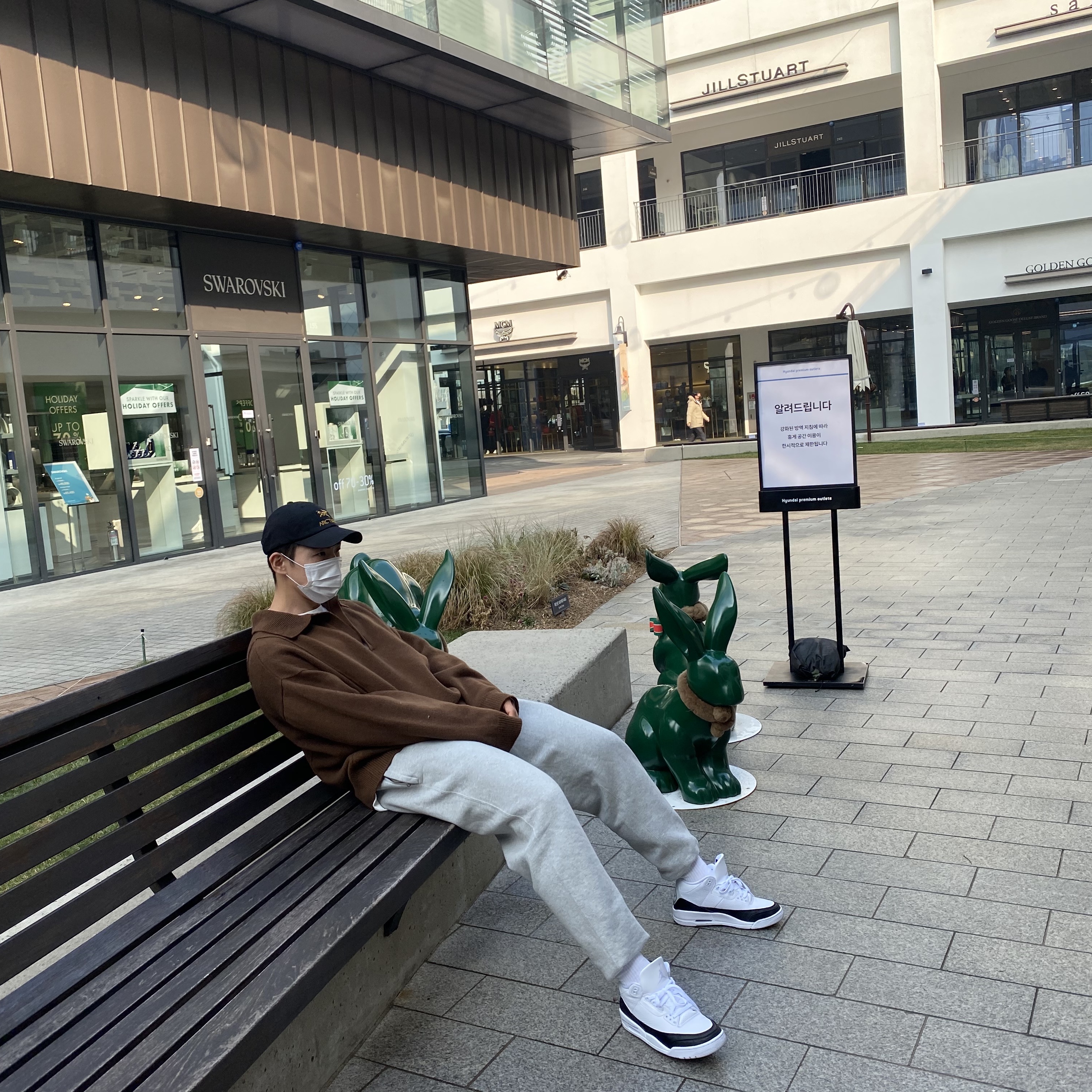 Palace x Arc'teryx 6-Panel Black - 20FW, Jordan 3 x Fragment Retro SP White Black 착용 스타일