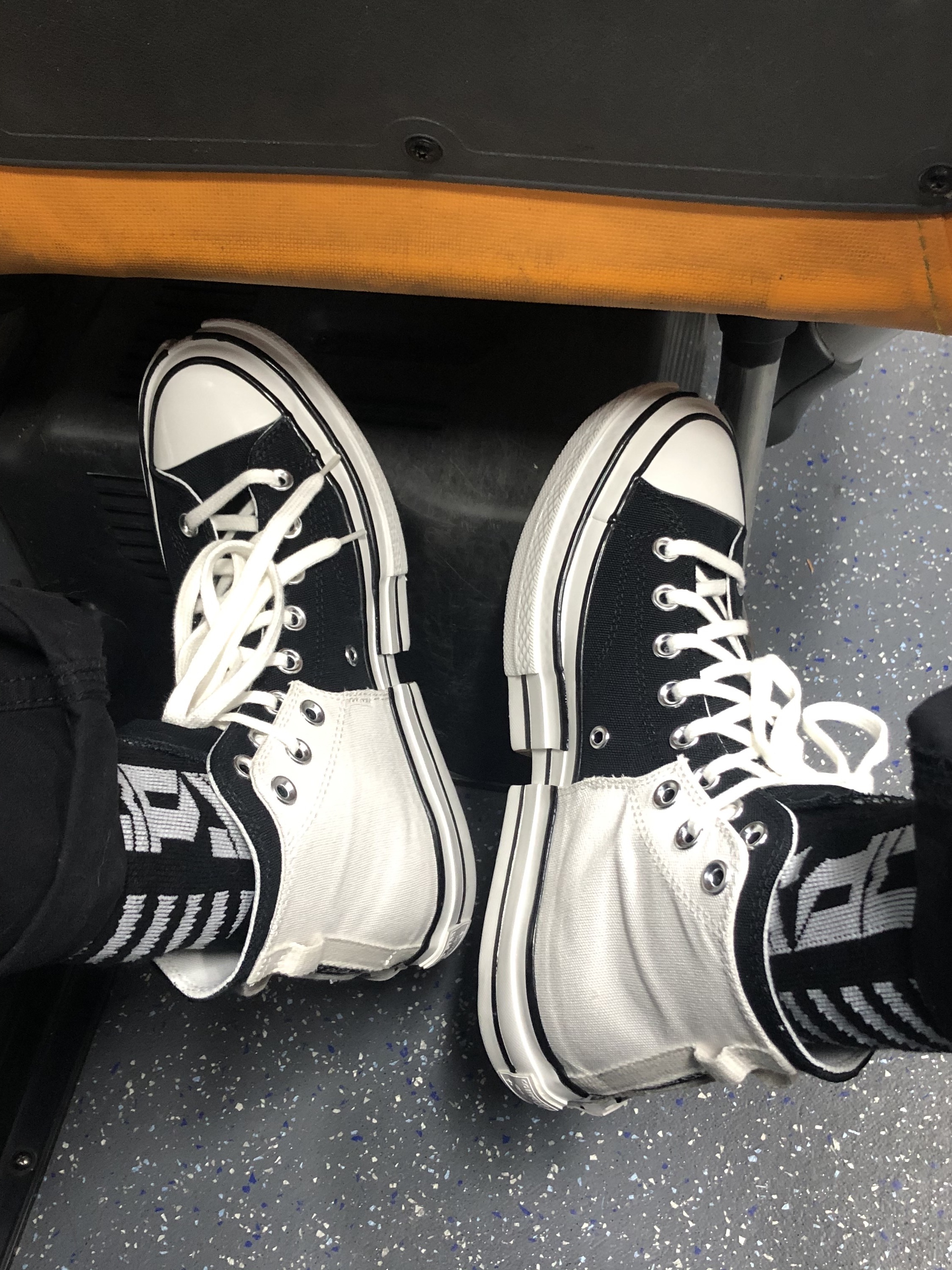 Converse x Feng Chen Wang Chuck 70 2-in-1 Natural Ivory Black 착용 스타일 - 1