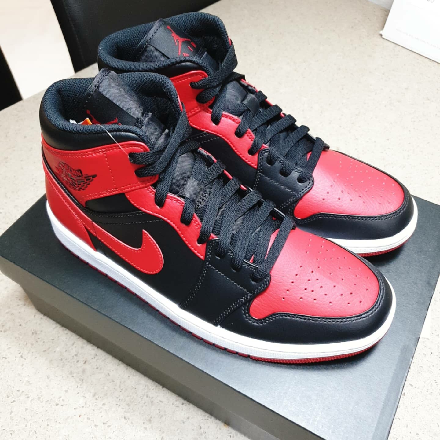Jordan 1 Mid Bred Banned 2020, Jordan 1 Mid DOD Familia 착용 스타일 - 2
