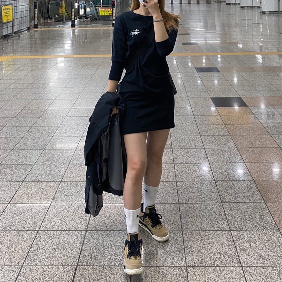(W) Jordan 4 Retro Fossil 착용 스타일 - 1