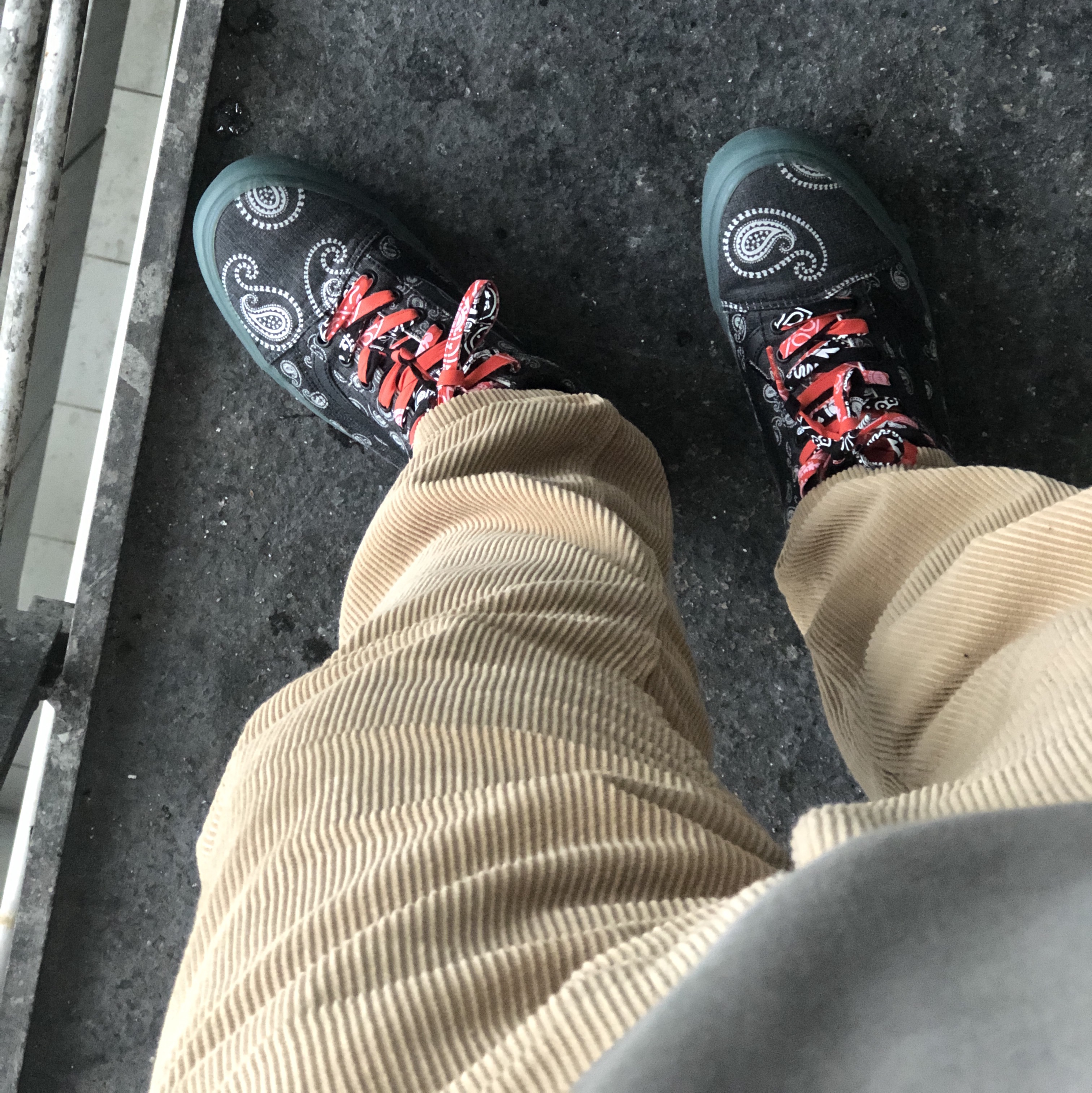 Vans Vault x Casestudy Old Skool LX Black, Essentials 3D Silicon Applique Crewneck Gray Flannel/Charcoal - 20SS 착용 스타일
