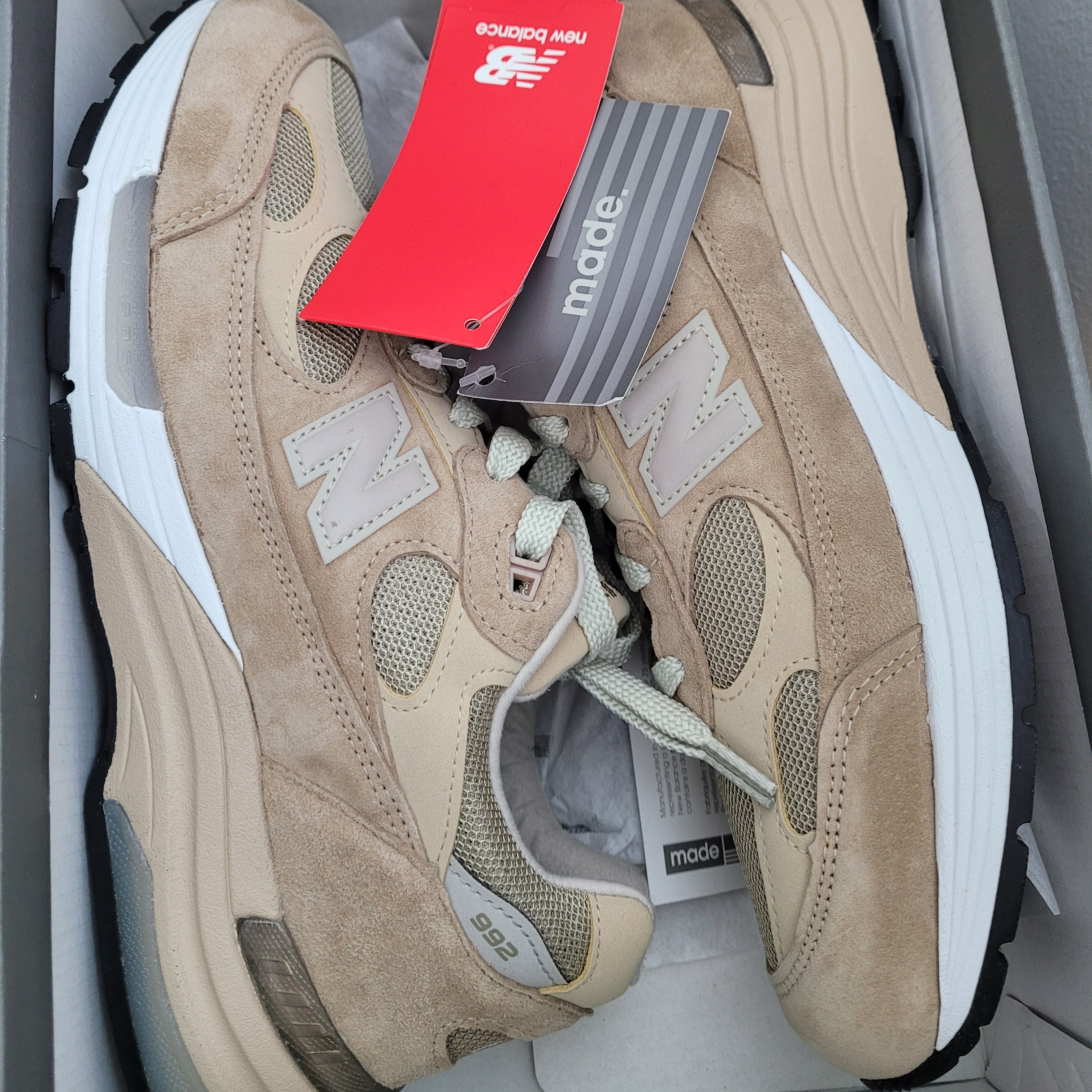 New Balance 992 Made in USA Tan 착용 스타일 - 2